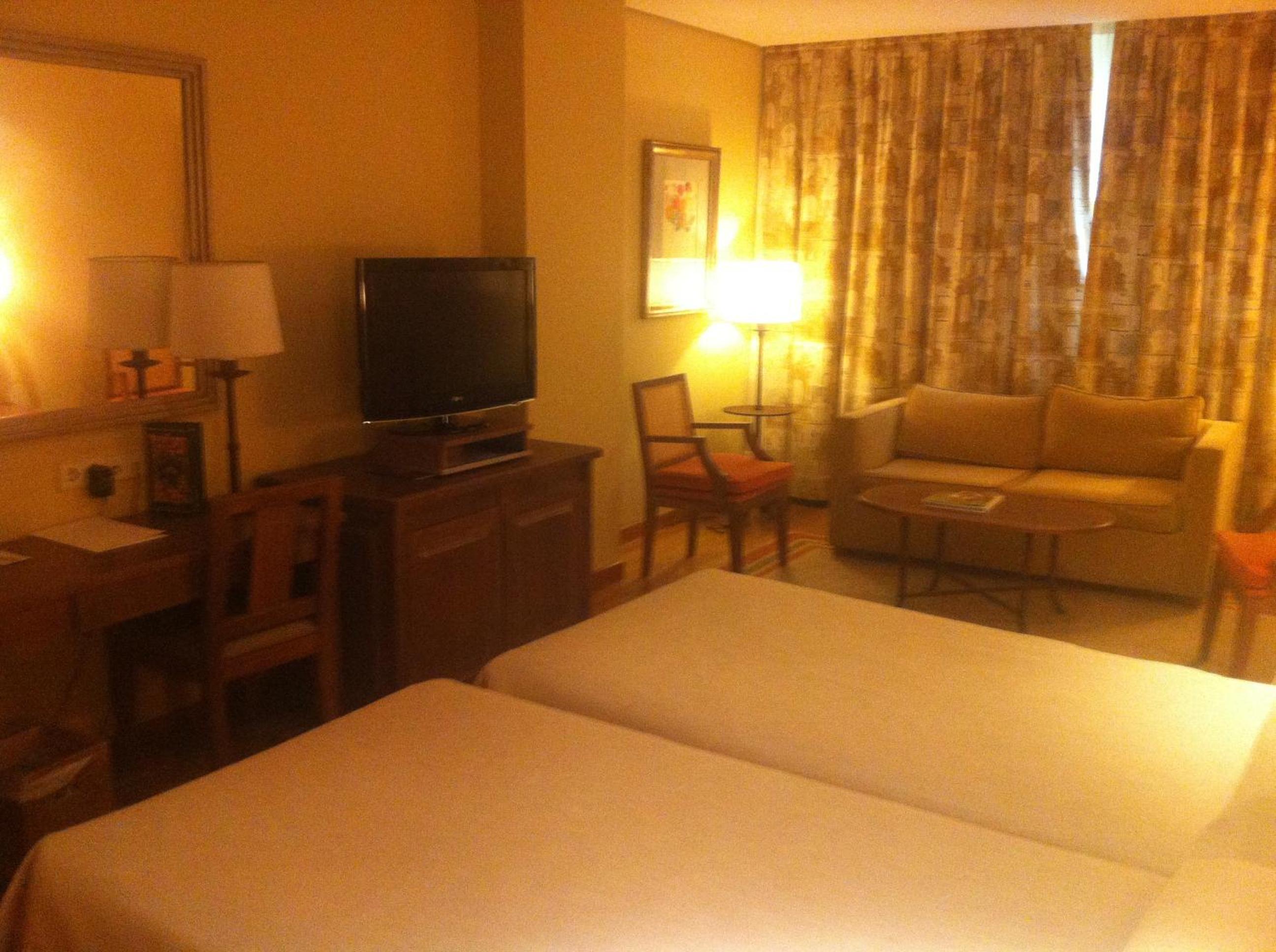 Standard Double Room (2 Adults + 1 Child) - Photo 1