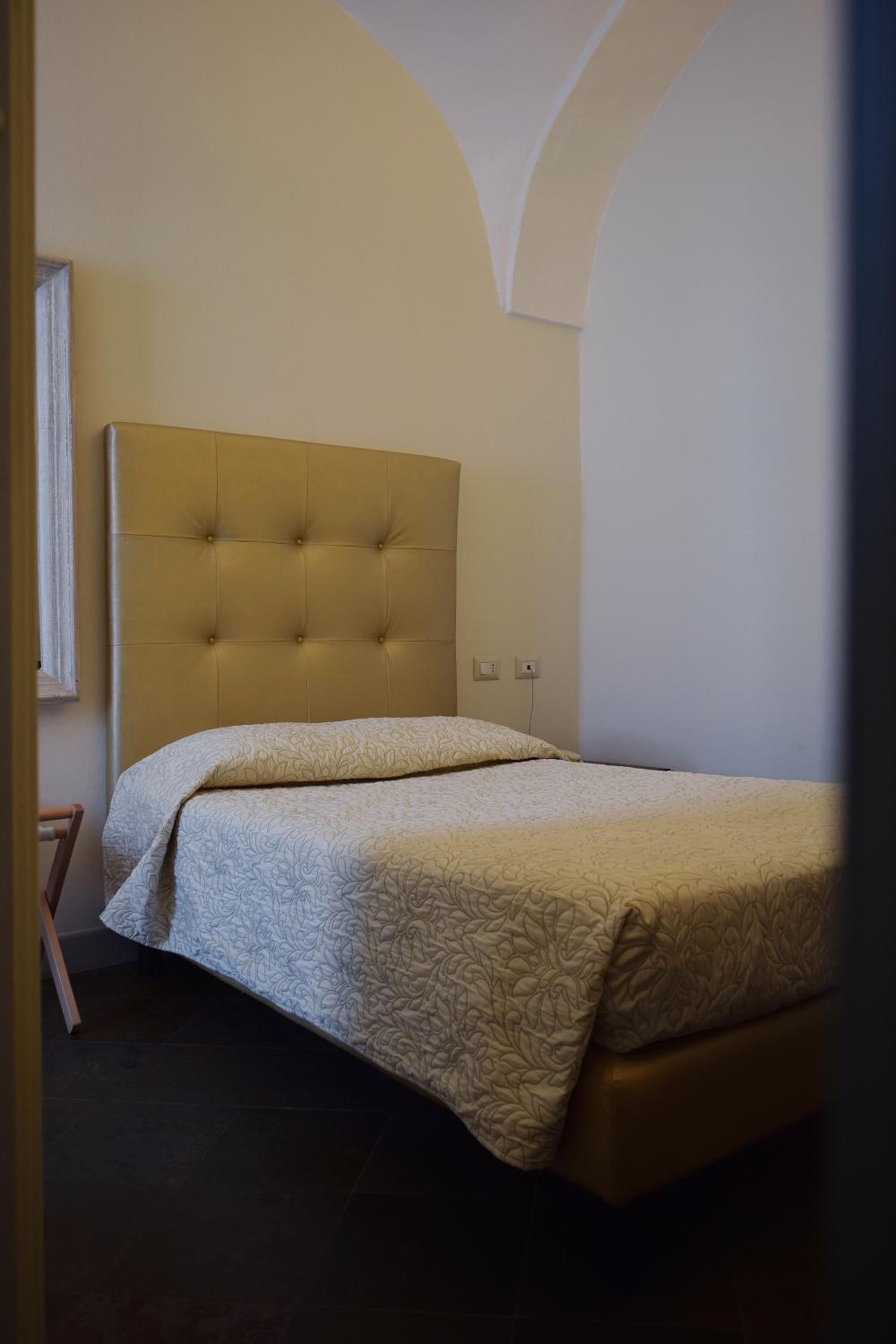 Single Room - Photo 2