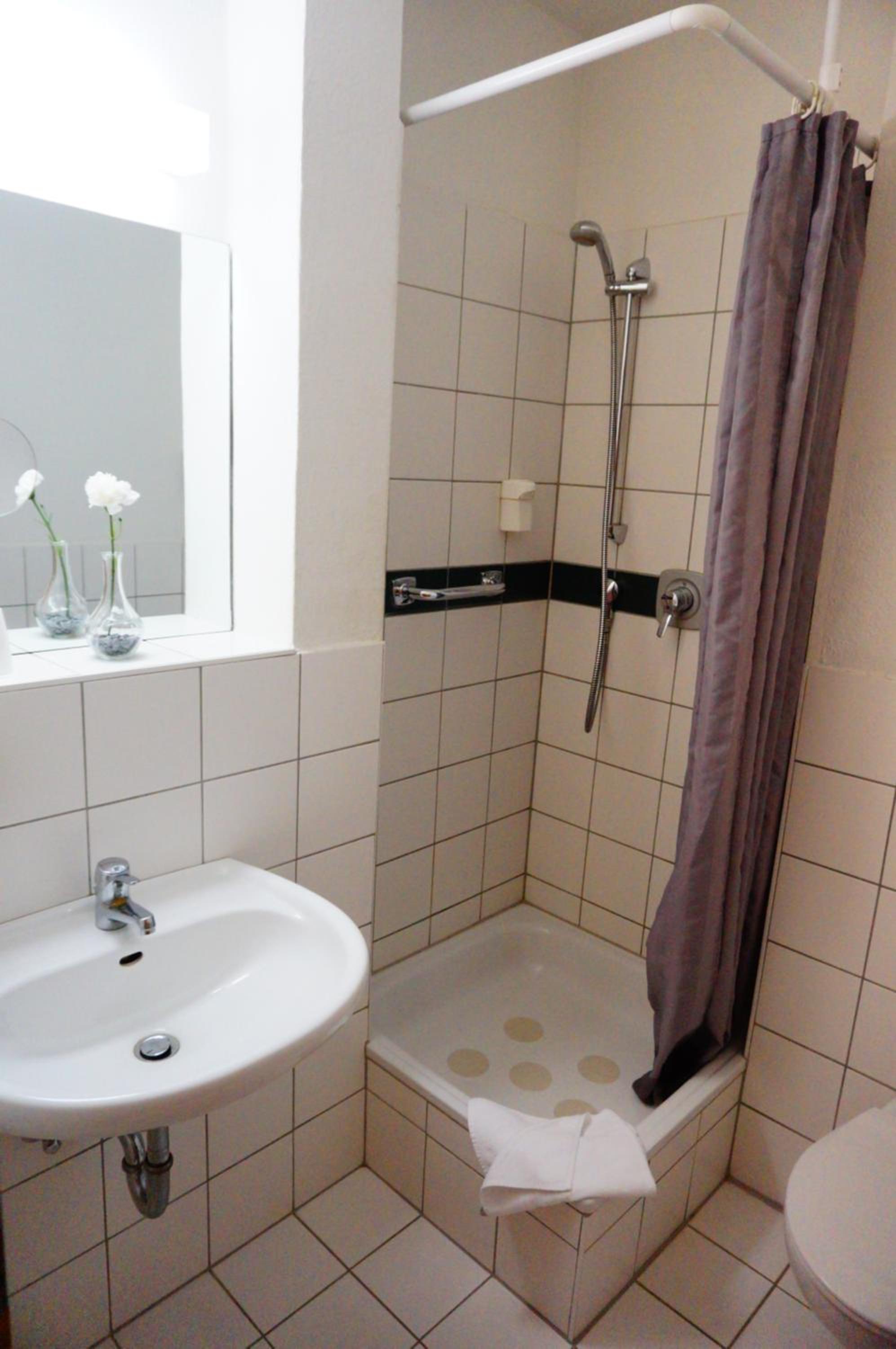 Standard Double Room - Photo 4