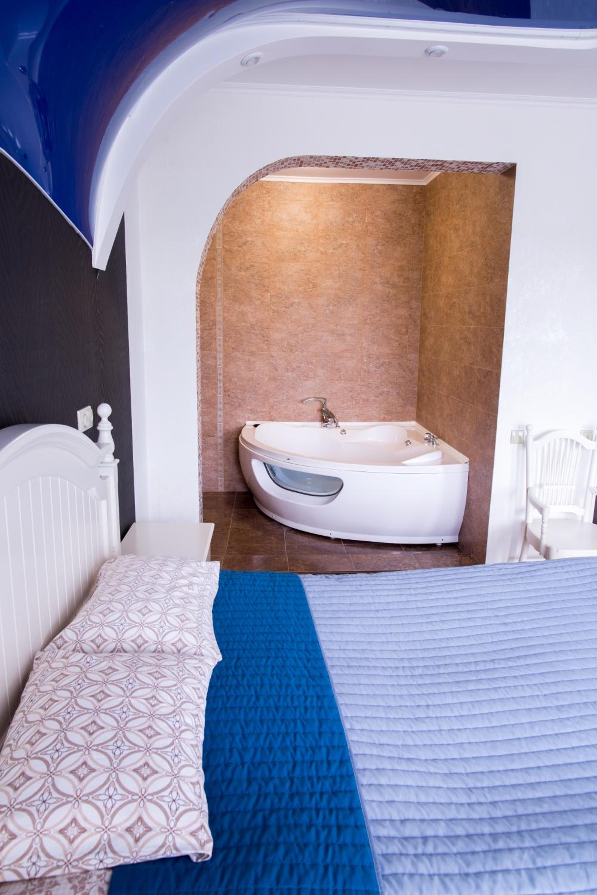 Studio with Spa Bath