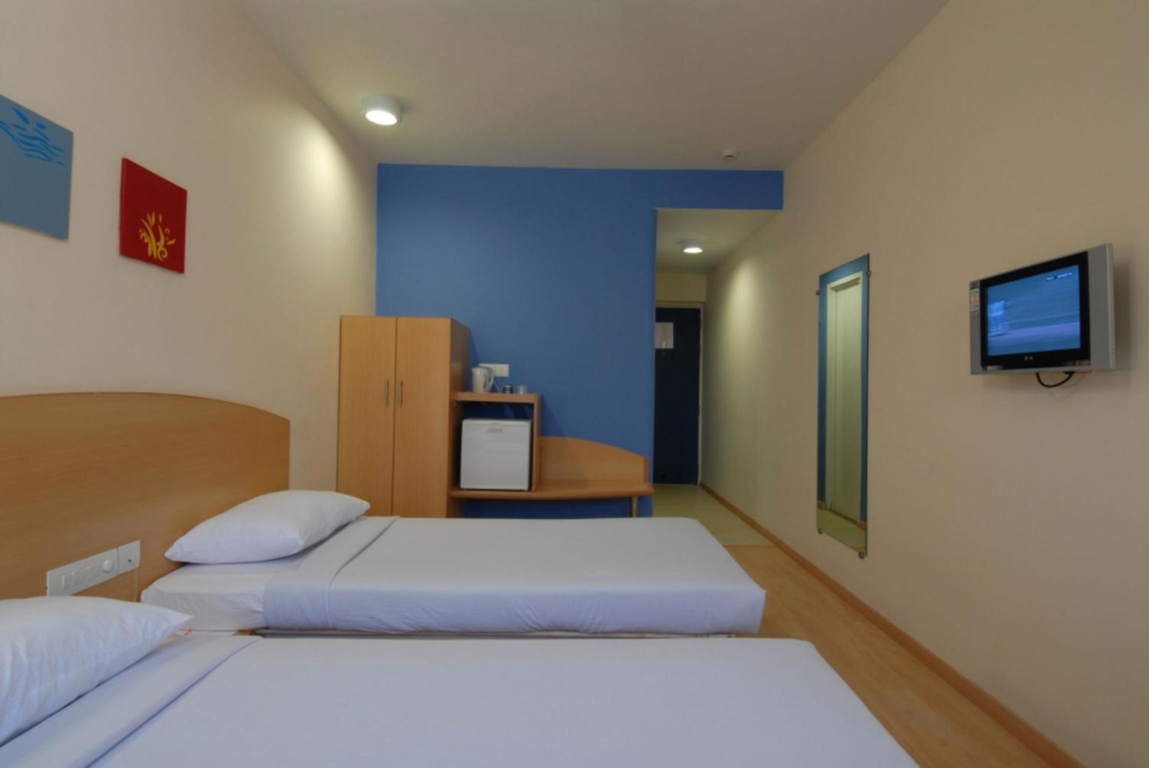 Twin Room - Photo 2