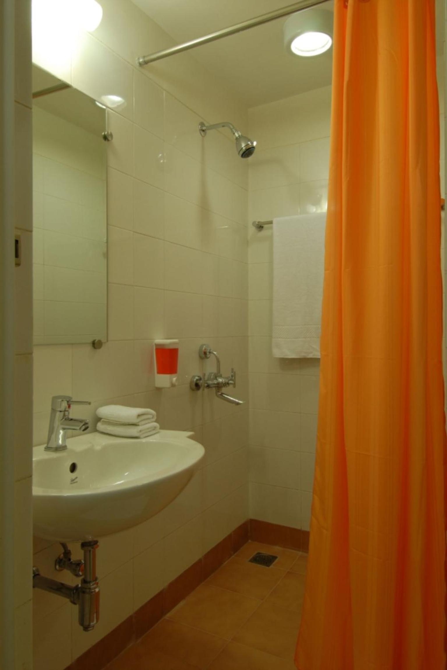 Twin Room - Photo 5