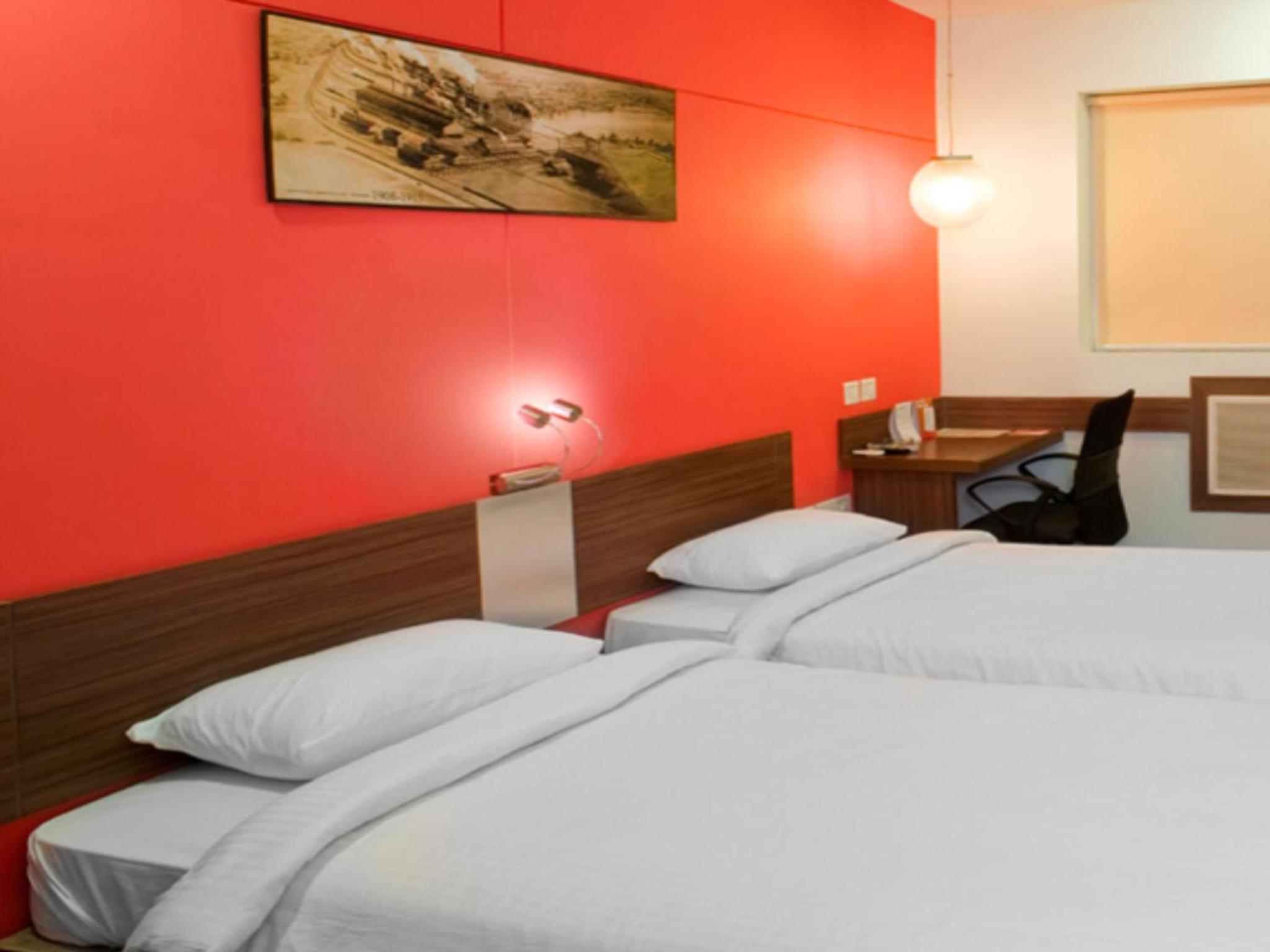 Twin Room - Photo 8