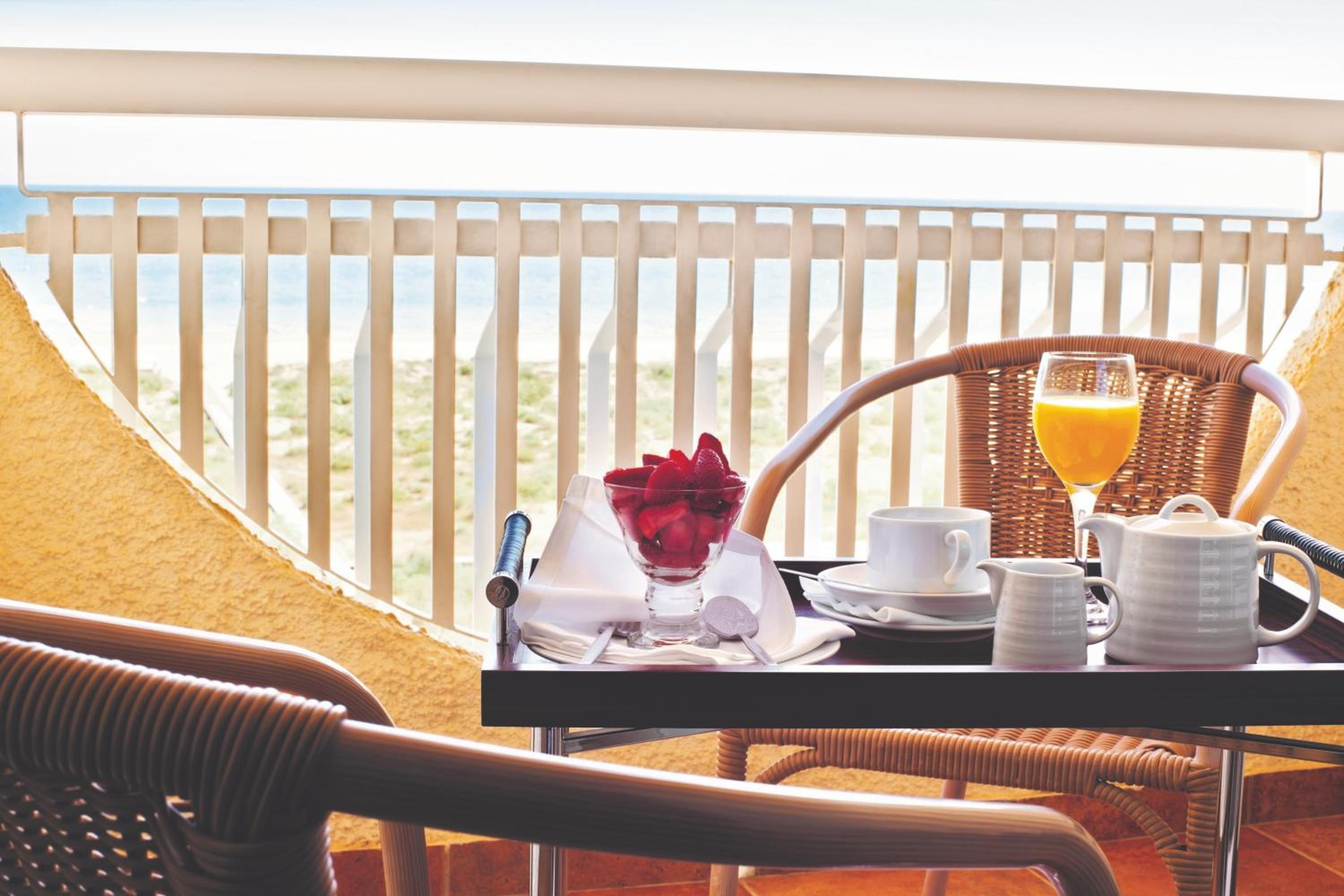 Superior Room with Sea View - Photo 3