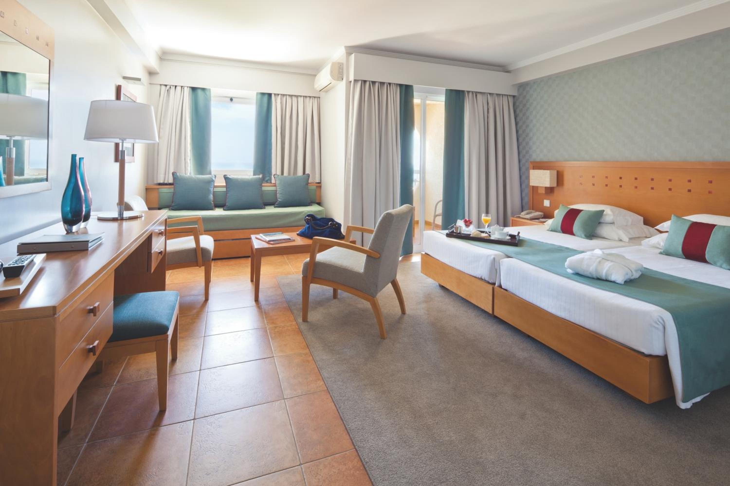 Superior Room with Sea View - Photo 6