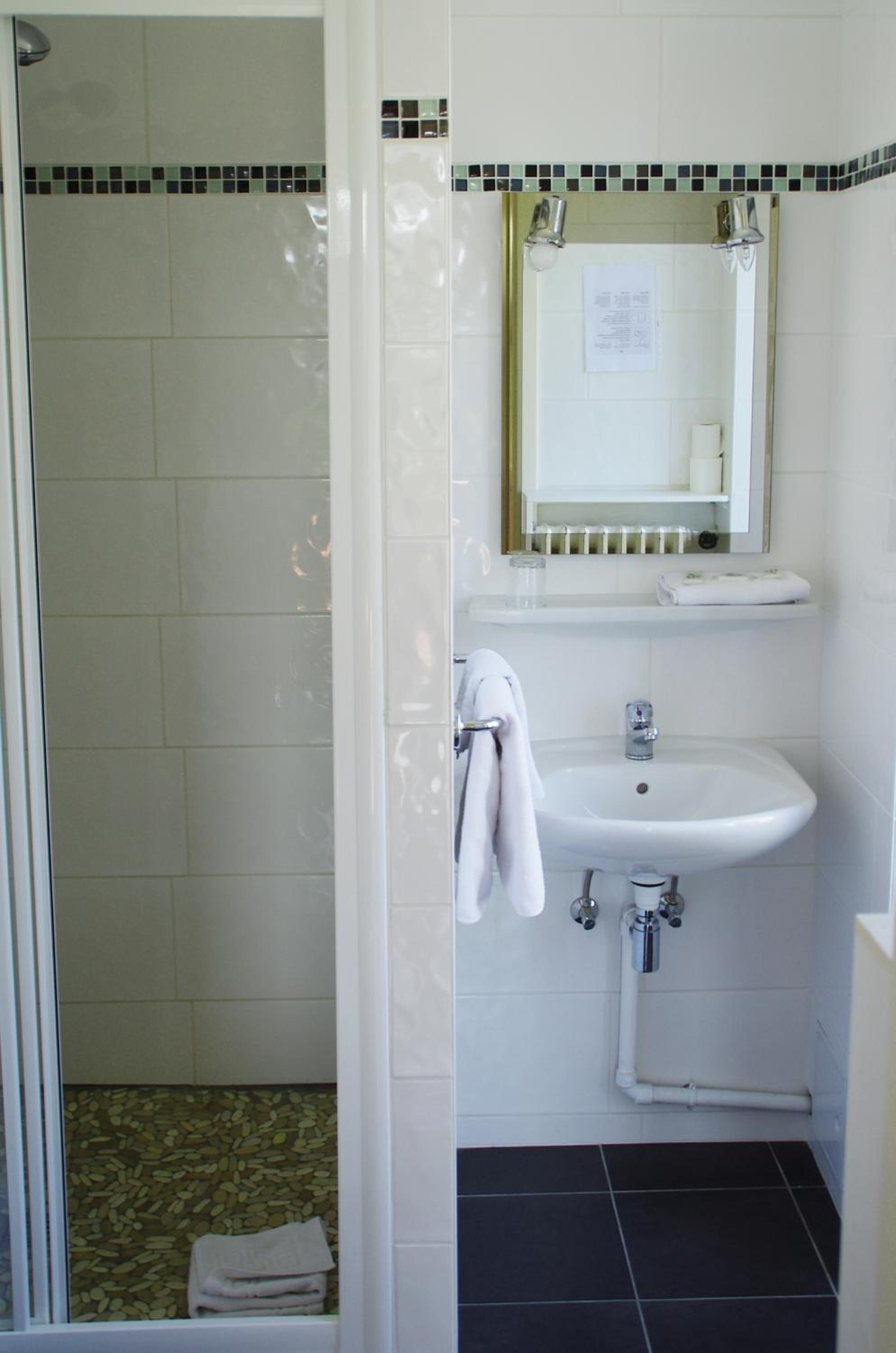 Double Room - Photo 7