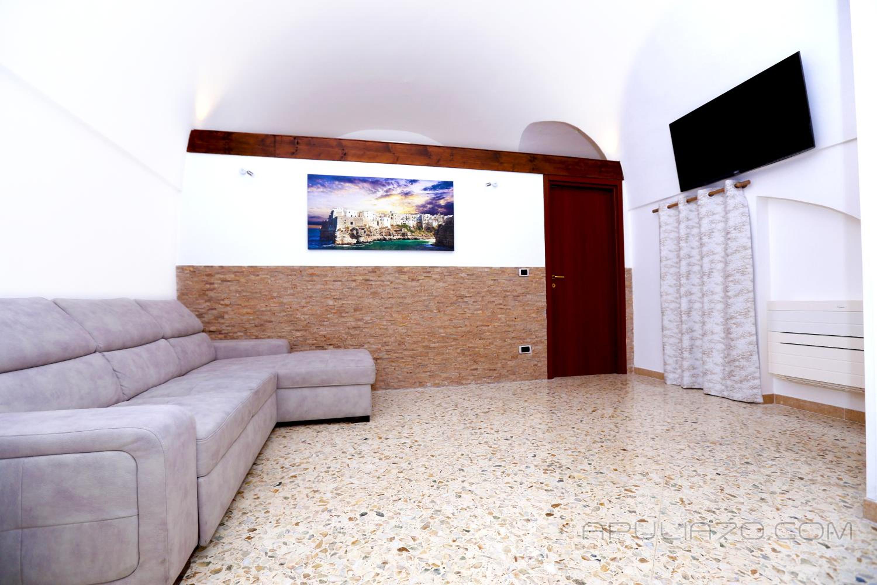 One-Bedroom Suite Apartment - Ground Floor  photo 1