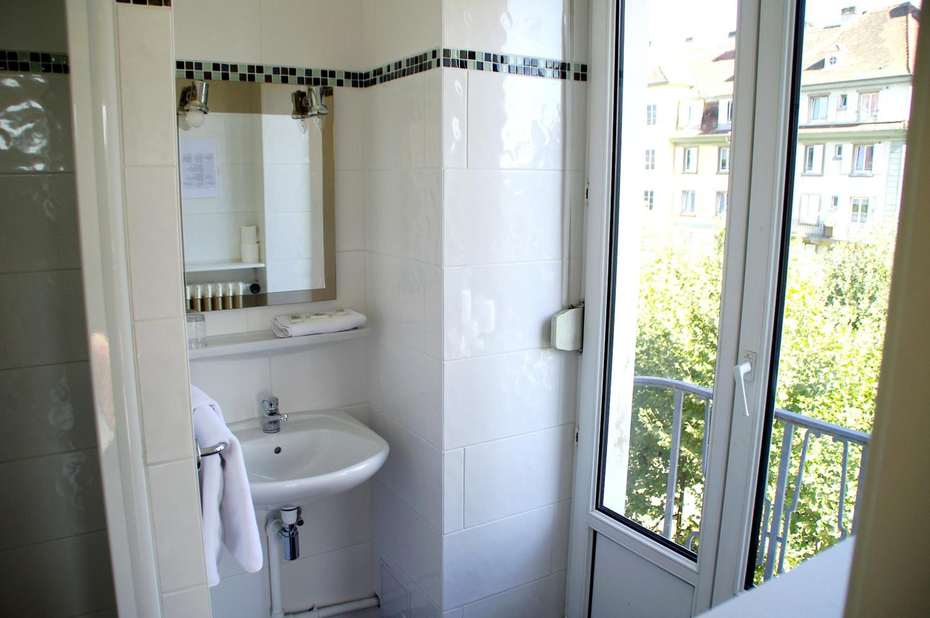 Double Room - Photo 13