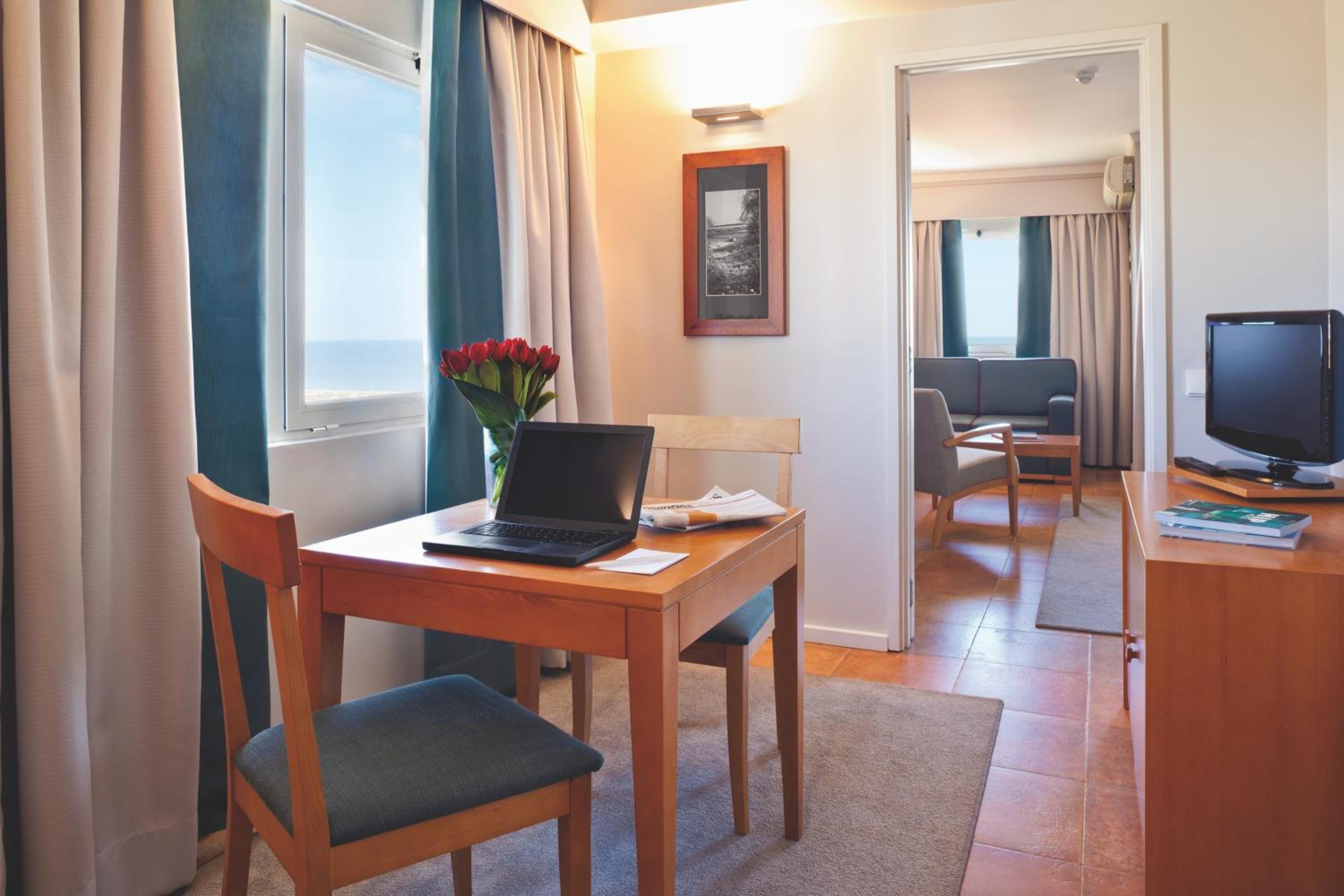 Suite with Sea View - Photo 4