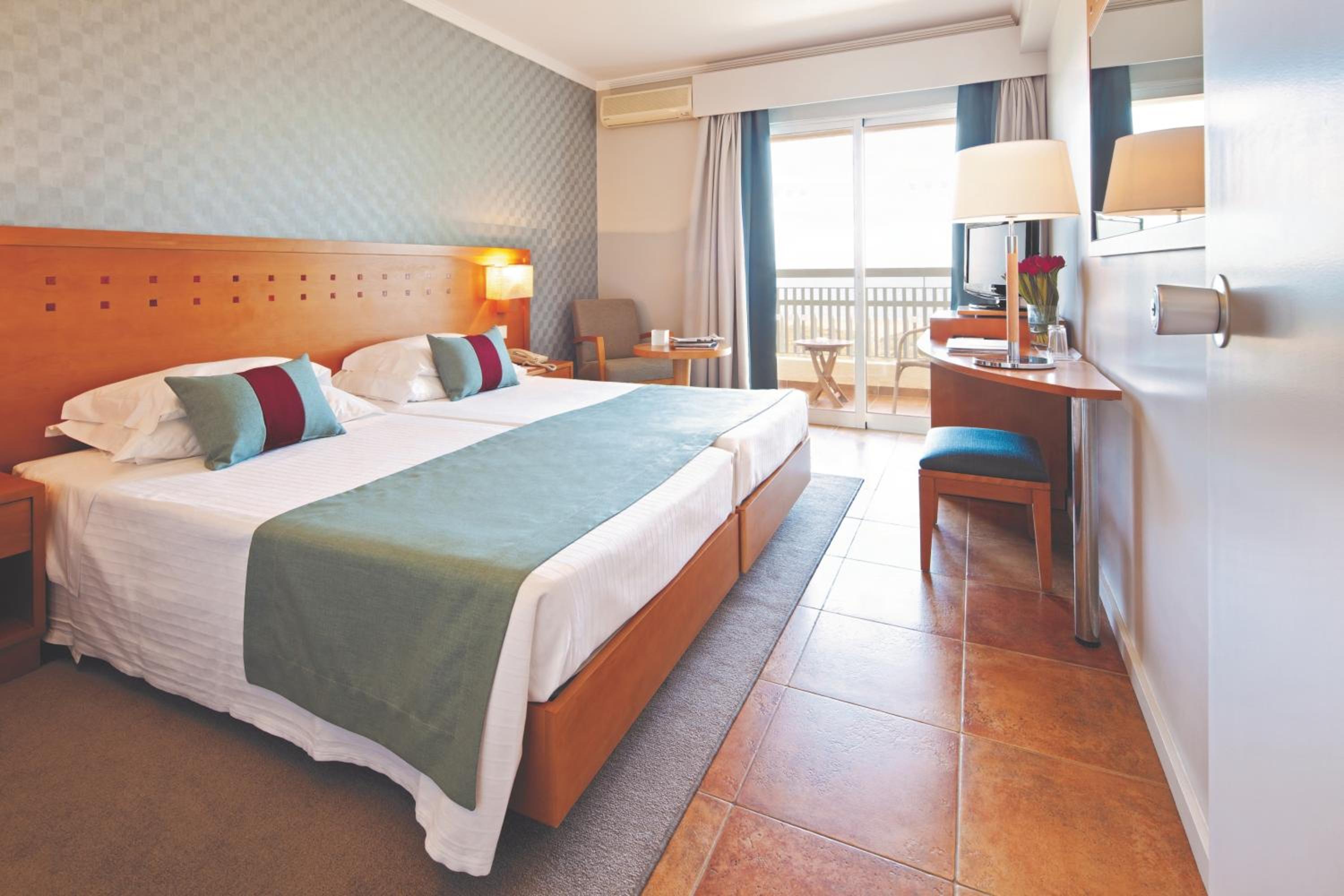 Standard Double or Twin Room with Sea View photo 2