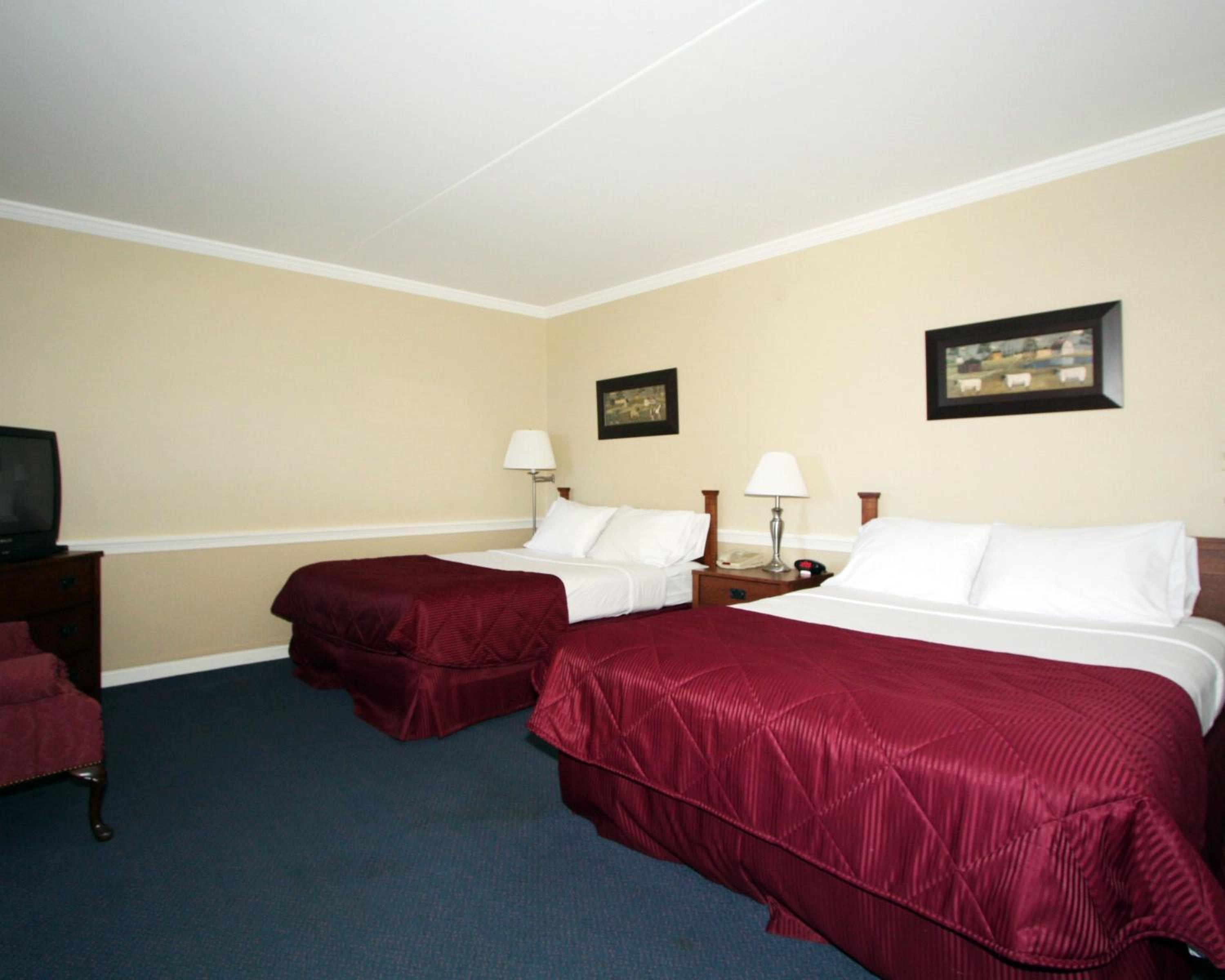 Queen Room with Two Queen Beds - Pet Friendly photo 1