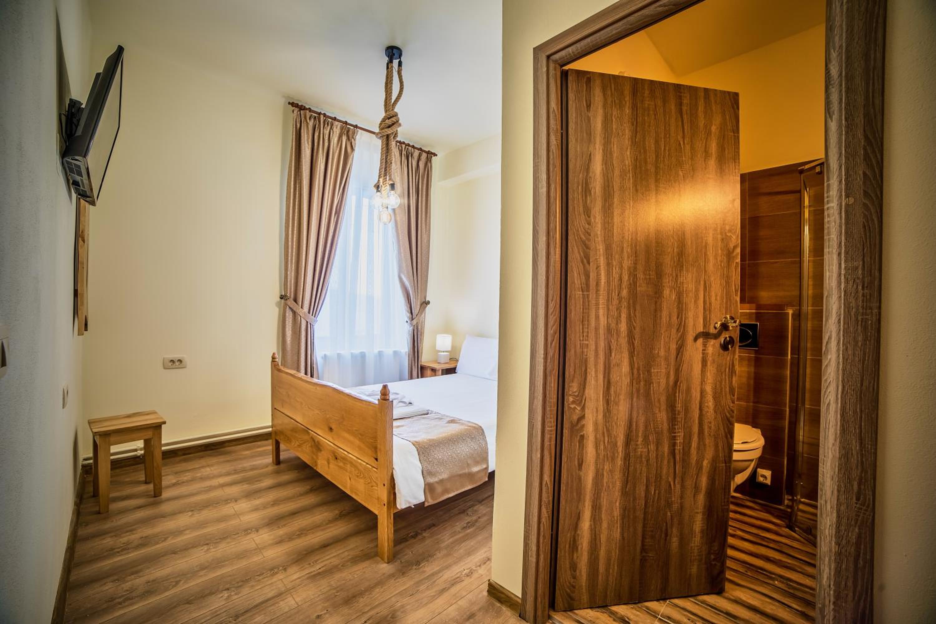 Economy Double Room photo 1