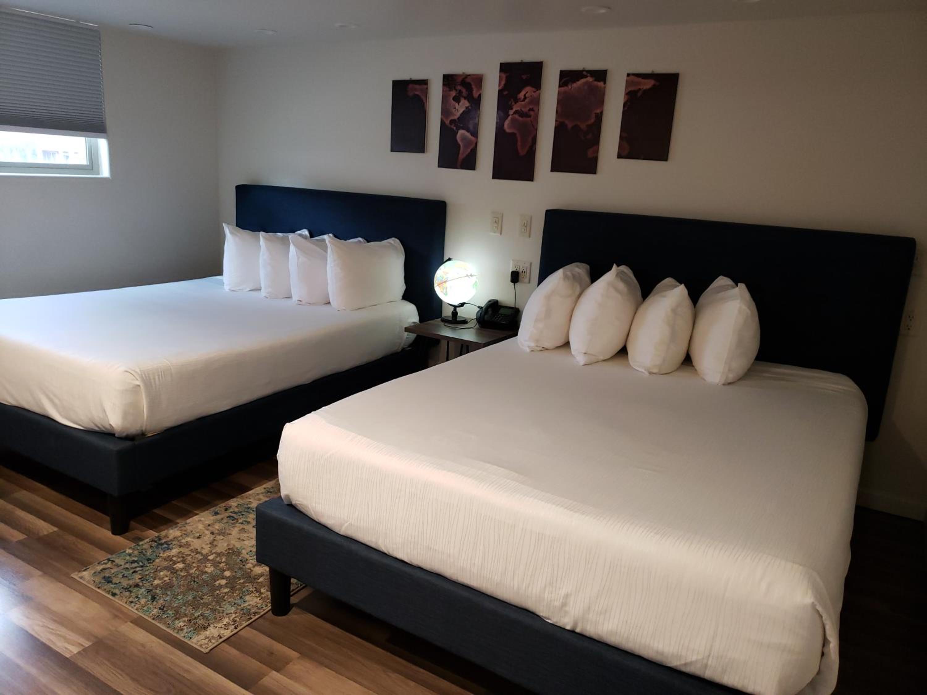 Queen Room with Two Queen Beds photo 3