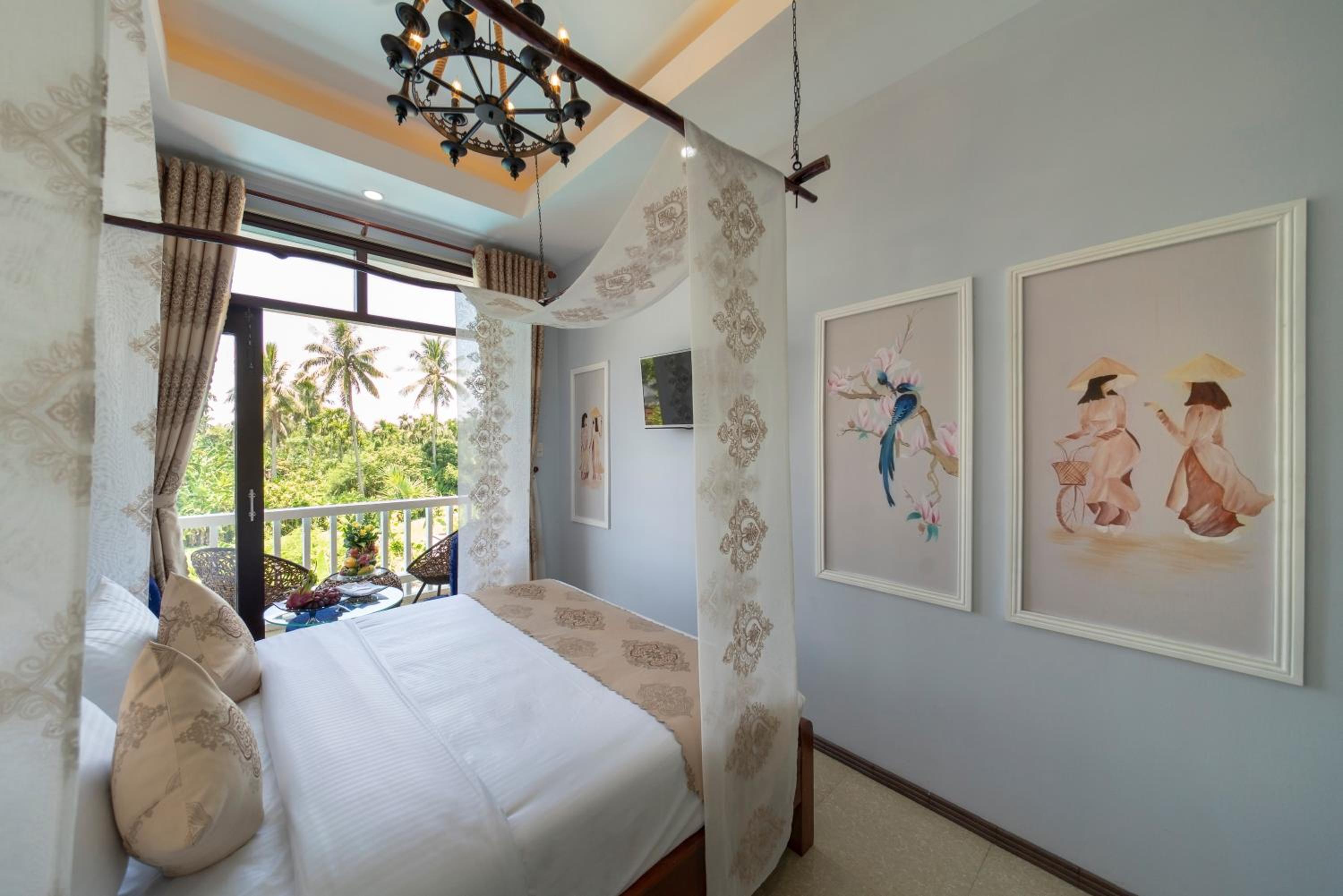 Double Room with Balcony and Pool View