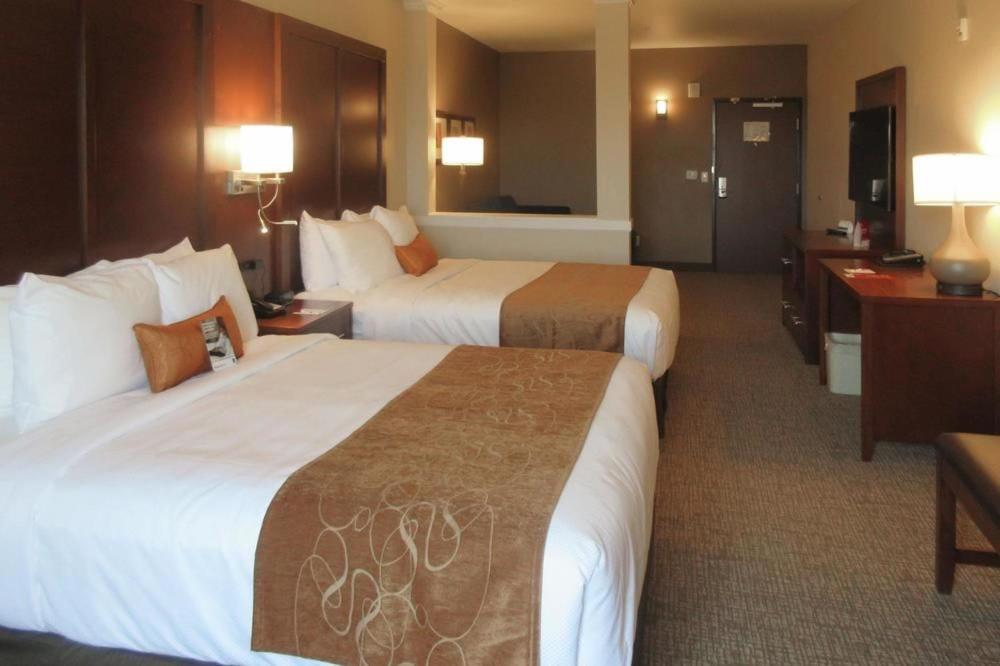 Queen Suite with Two Queen Beds - Accessible/Non-Smoking photo 1