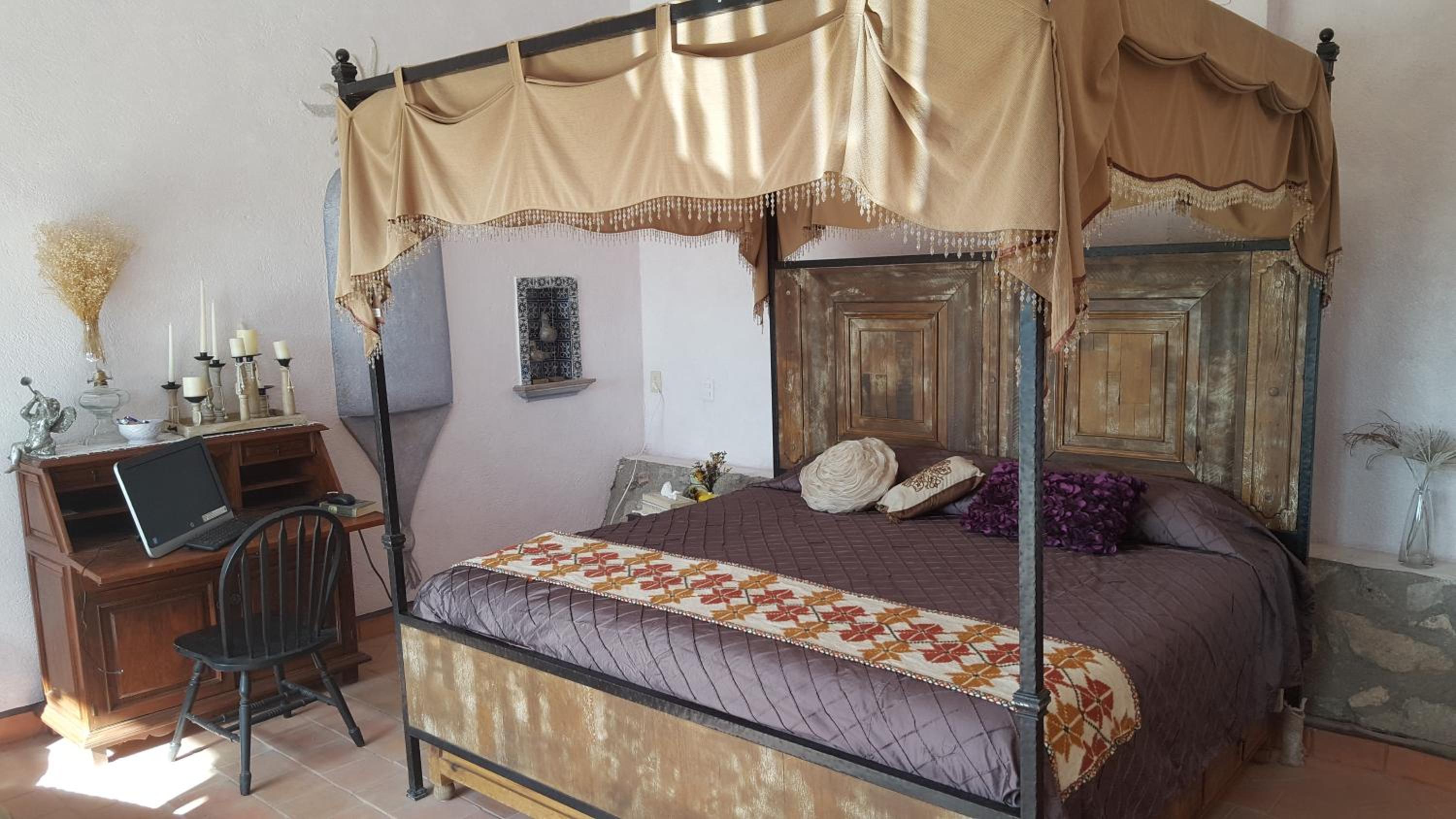 Deluxe King Room - Photo 4