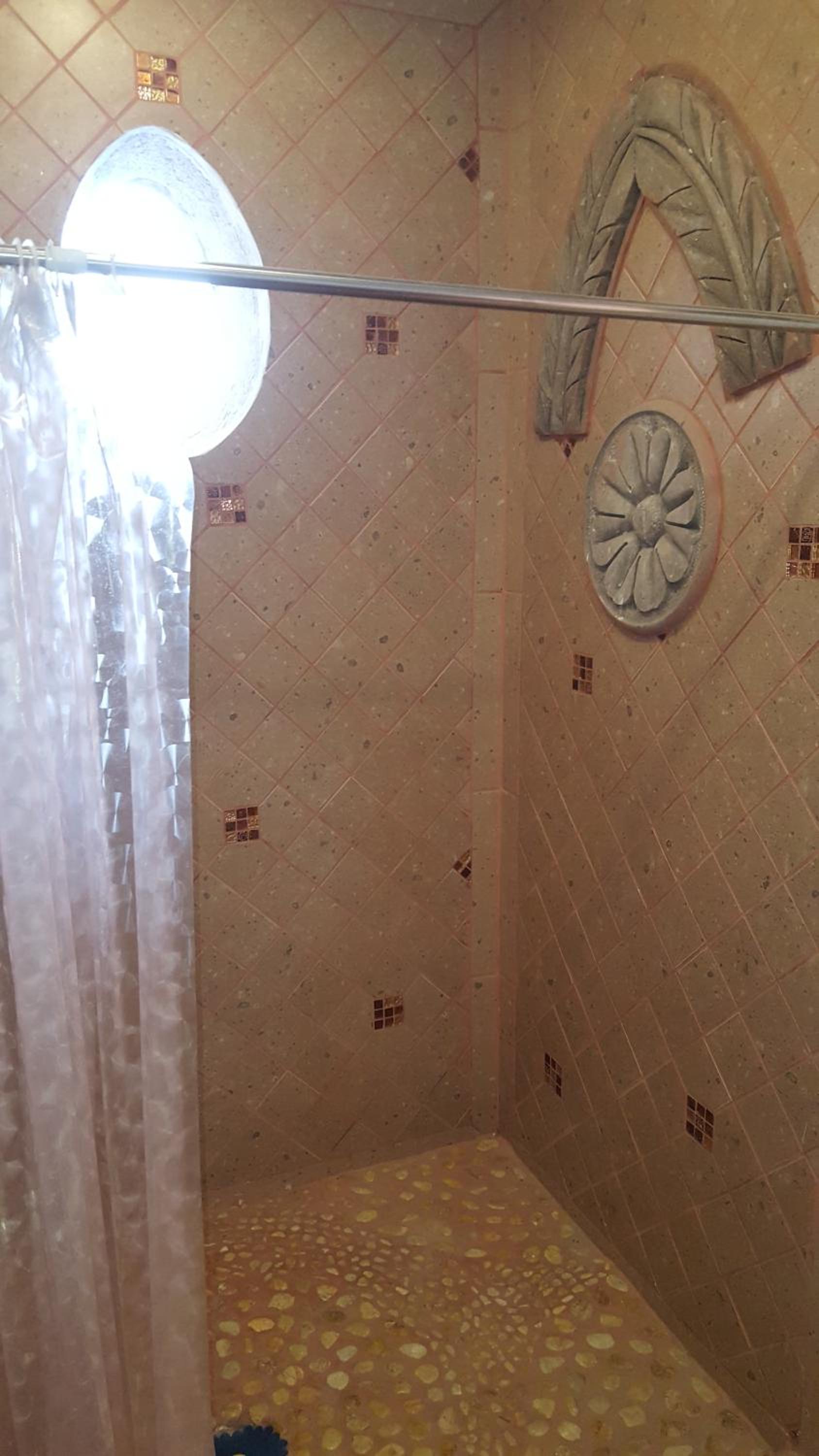 Deluxe King Room - Photo 10