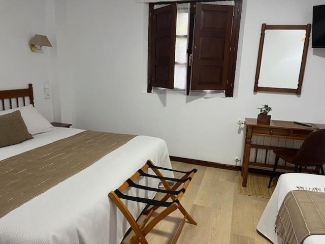 Deluxe Double Room (2 Adults + 1 Child)