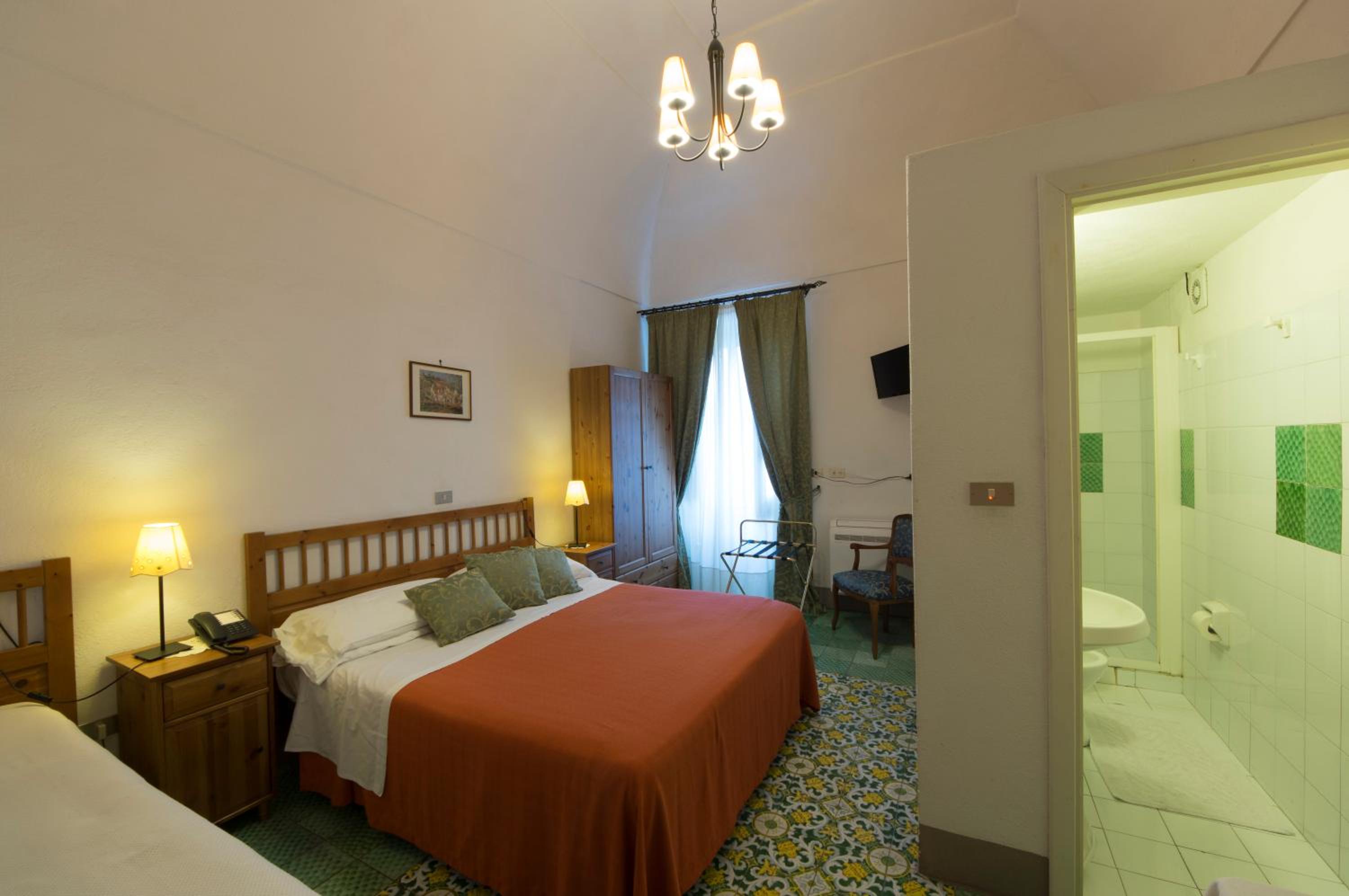 Standard Double or Twin Room - Photo 1