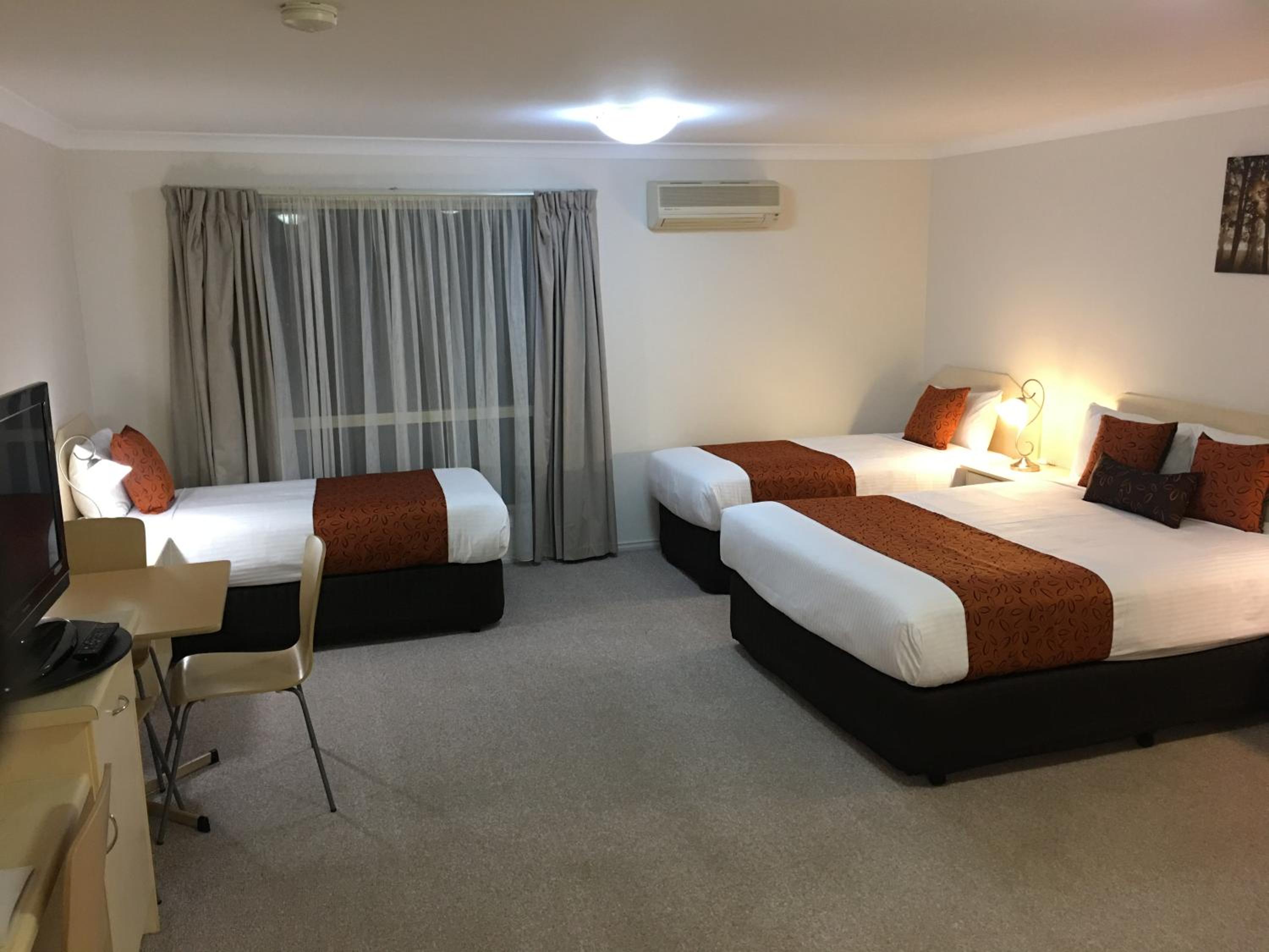 Queen Room with Spa Bath photo 2