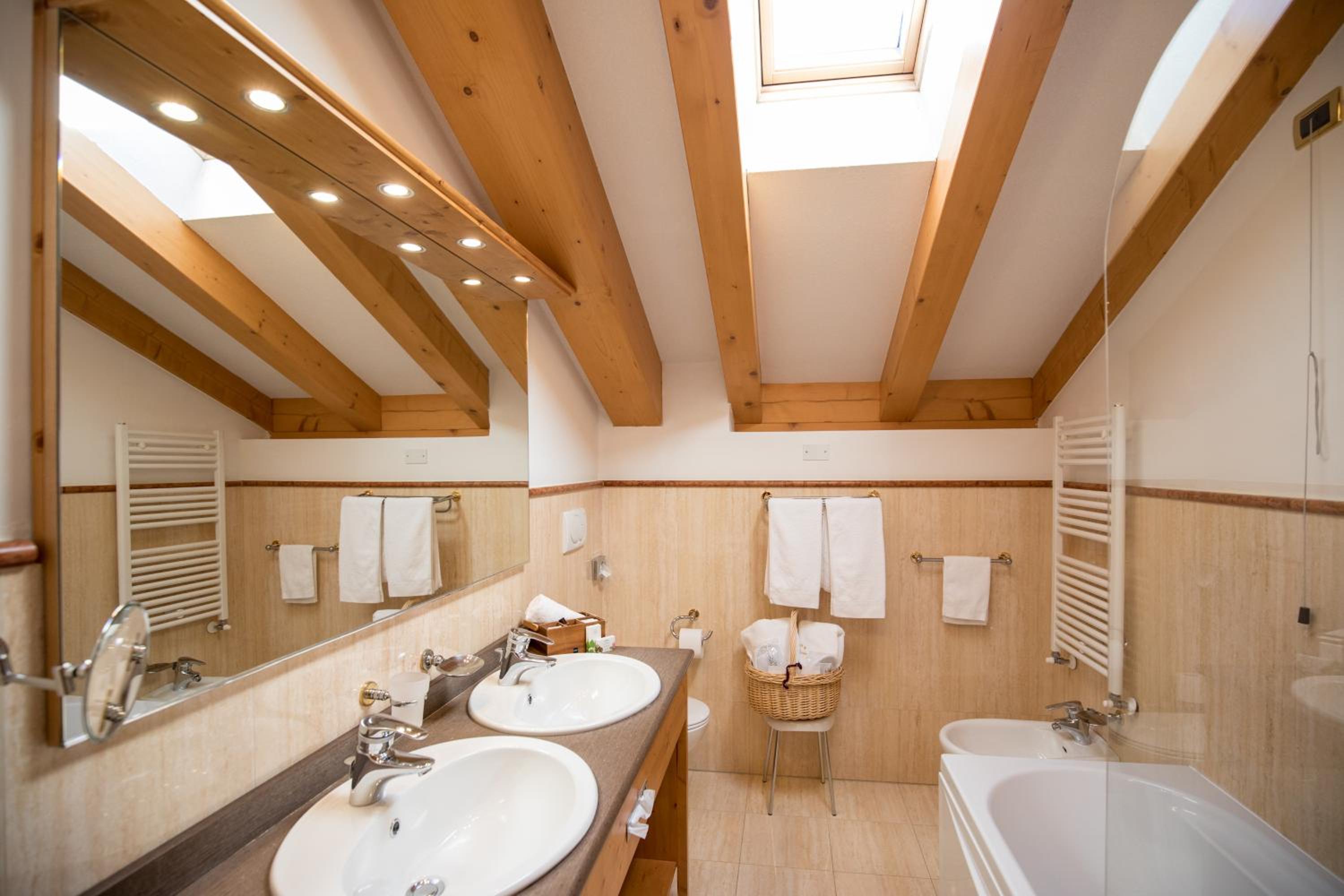 Superior Double or Twin Room with Mountain View - Photo 2