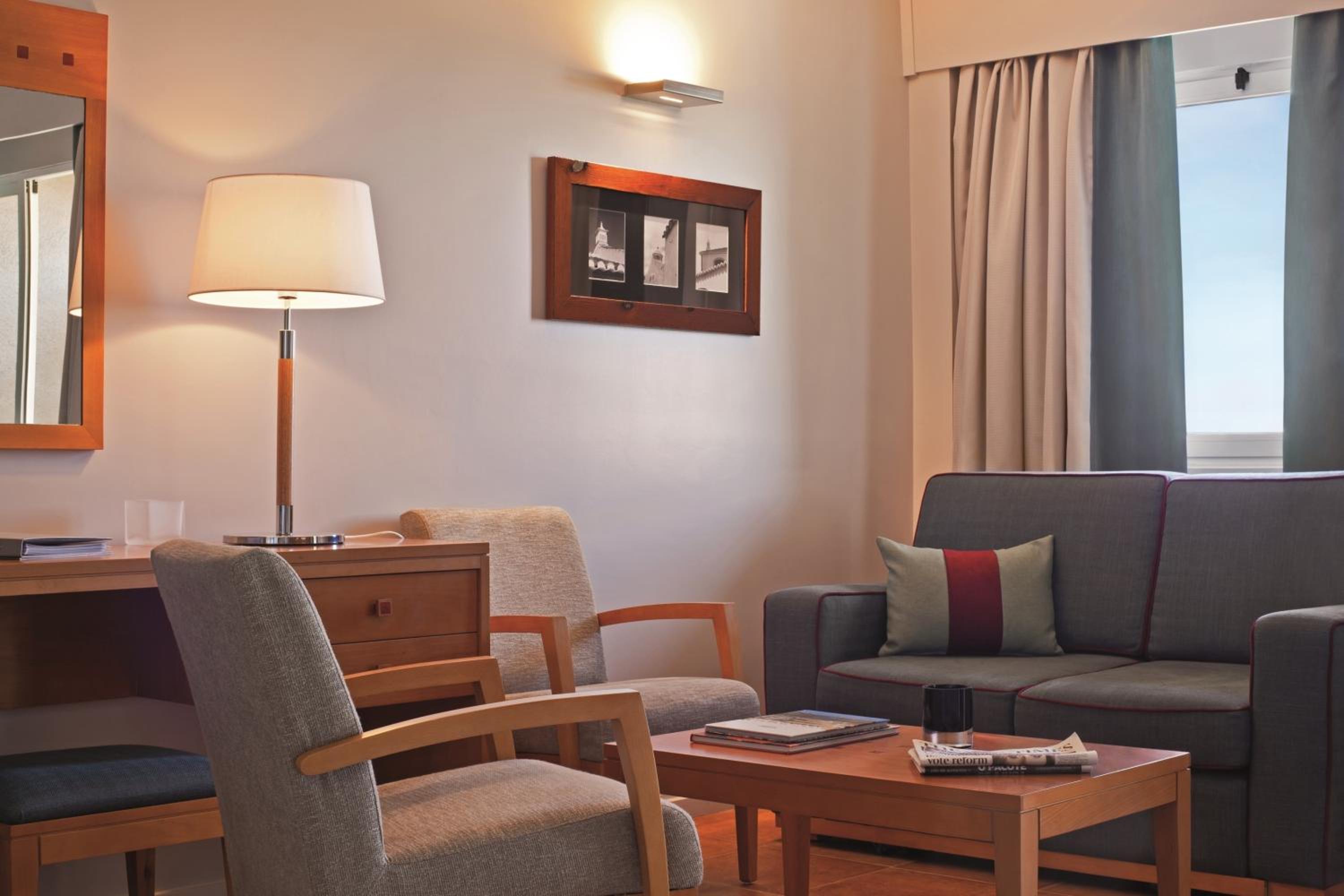 Superior Room with Sea View - Photo 5