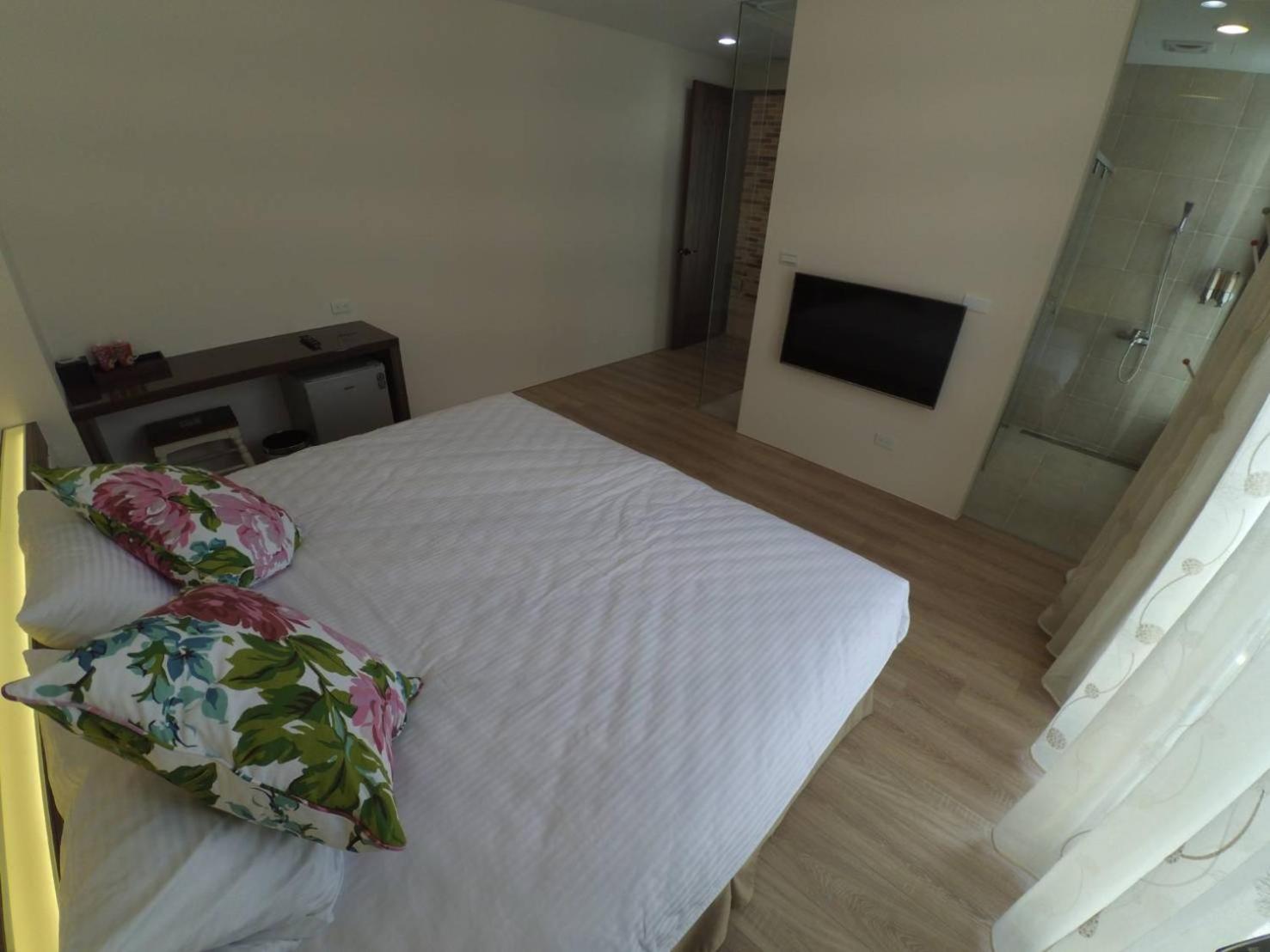 King Room with Balcony photo 1