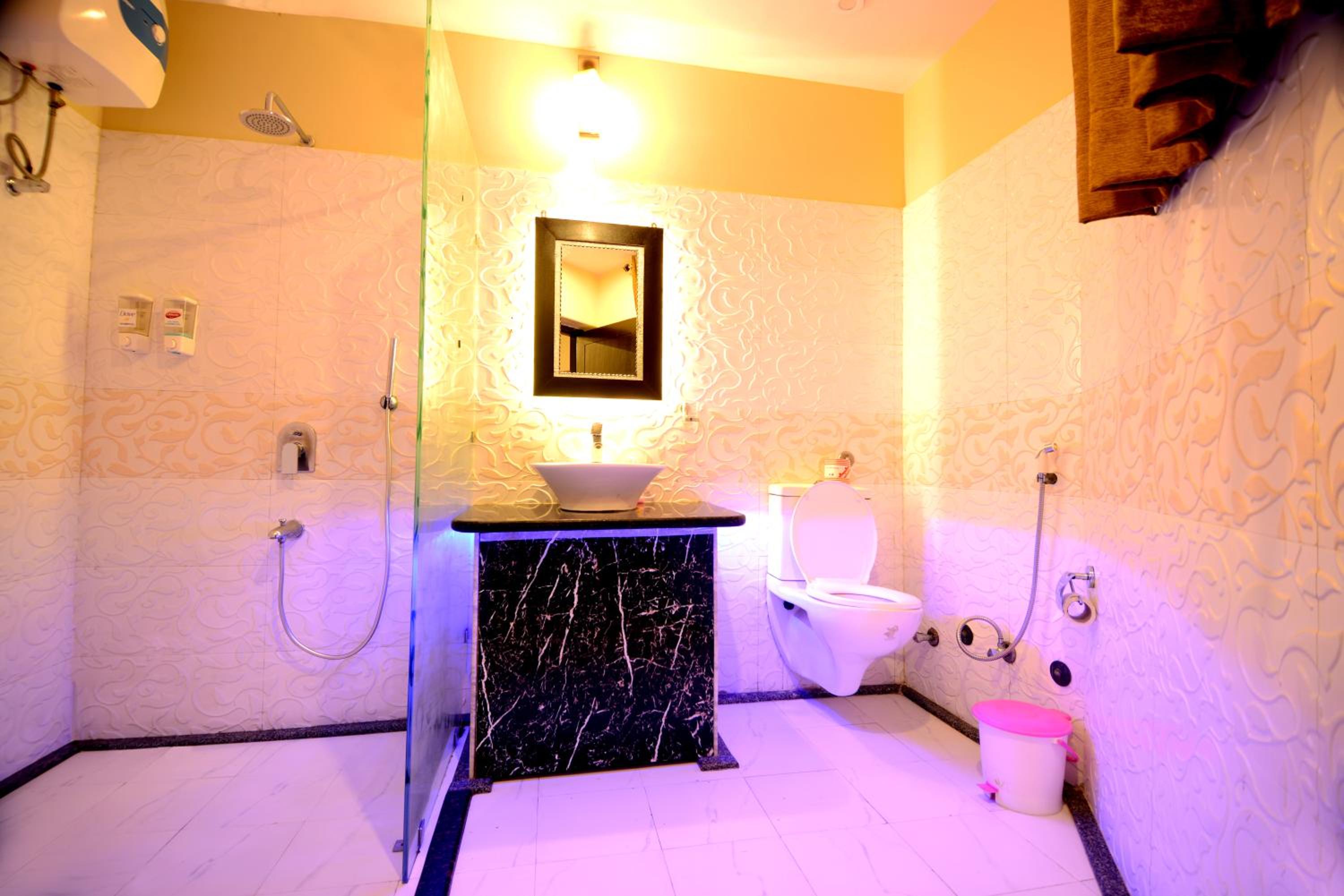 Luxury King Triple Room - Photo 9