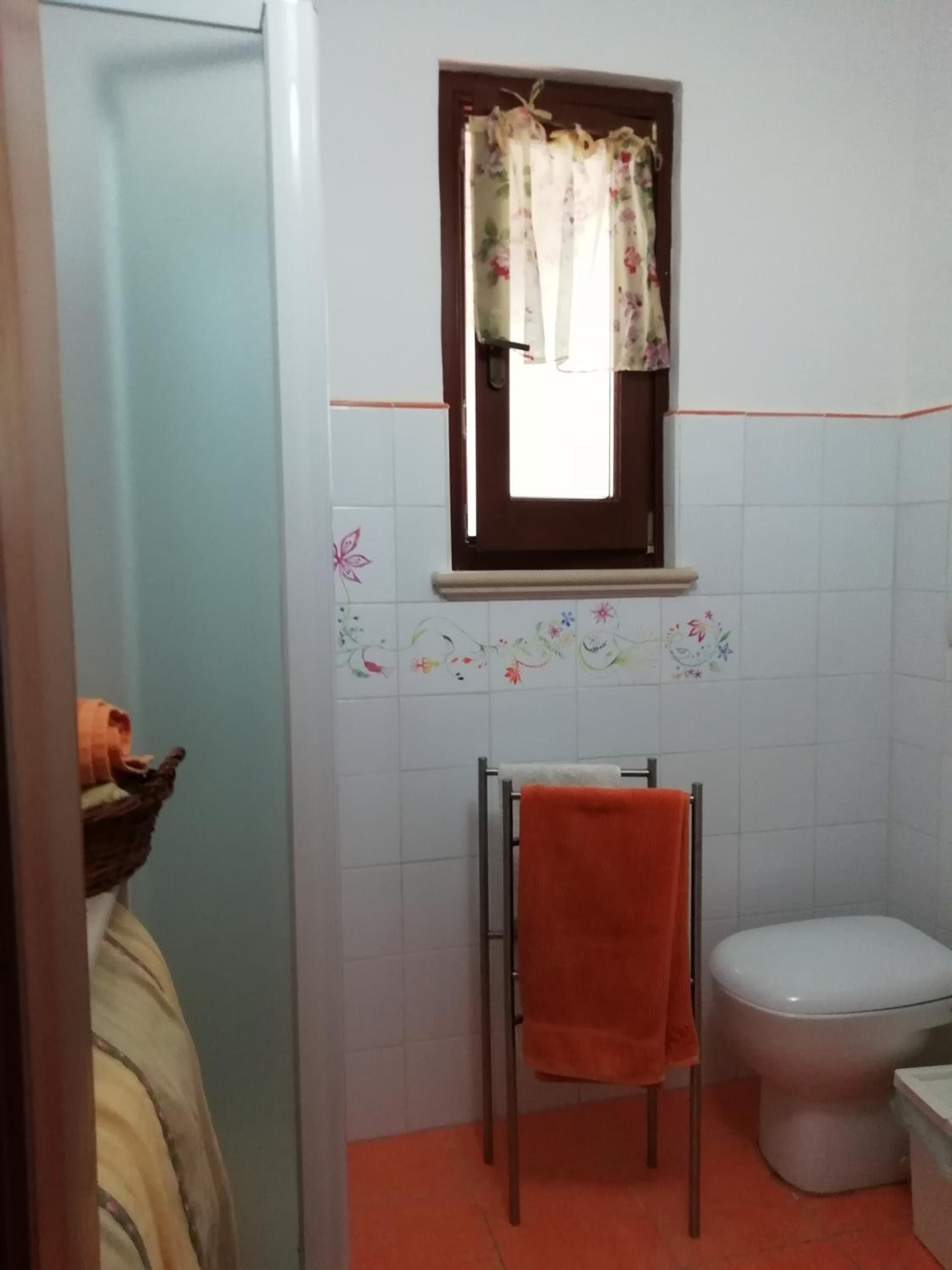 Large Double Room - Photo 7