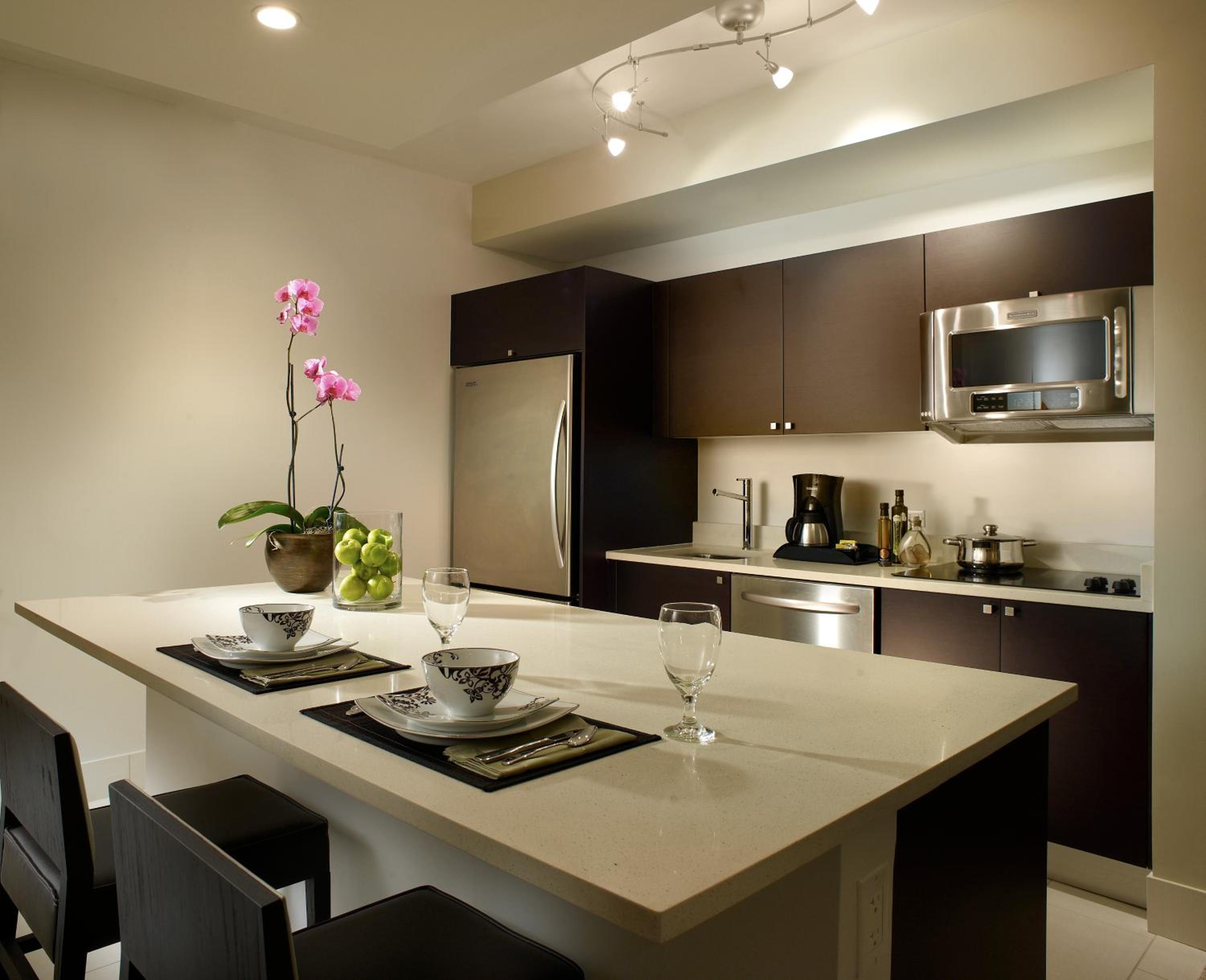 Deluxe King Suite photo 3