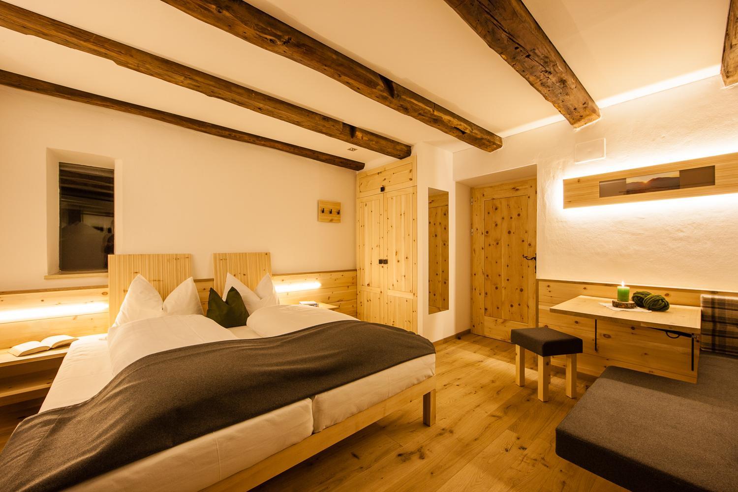 Double Room with Balcony - Photo 8
