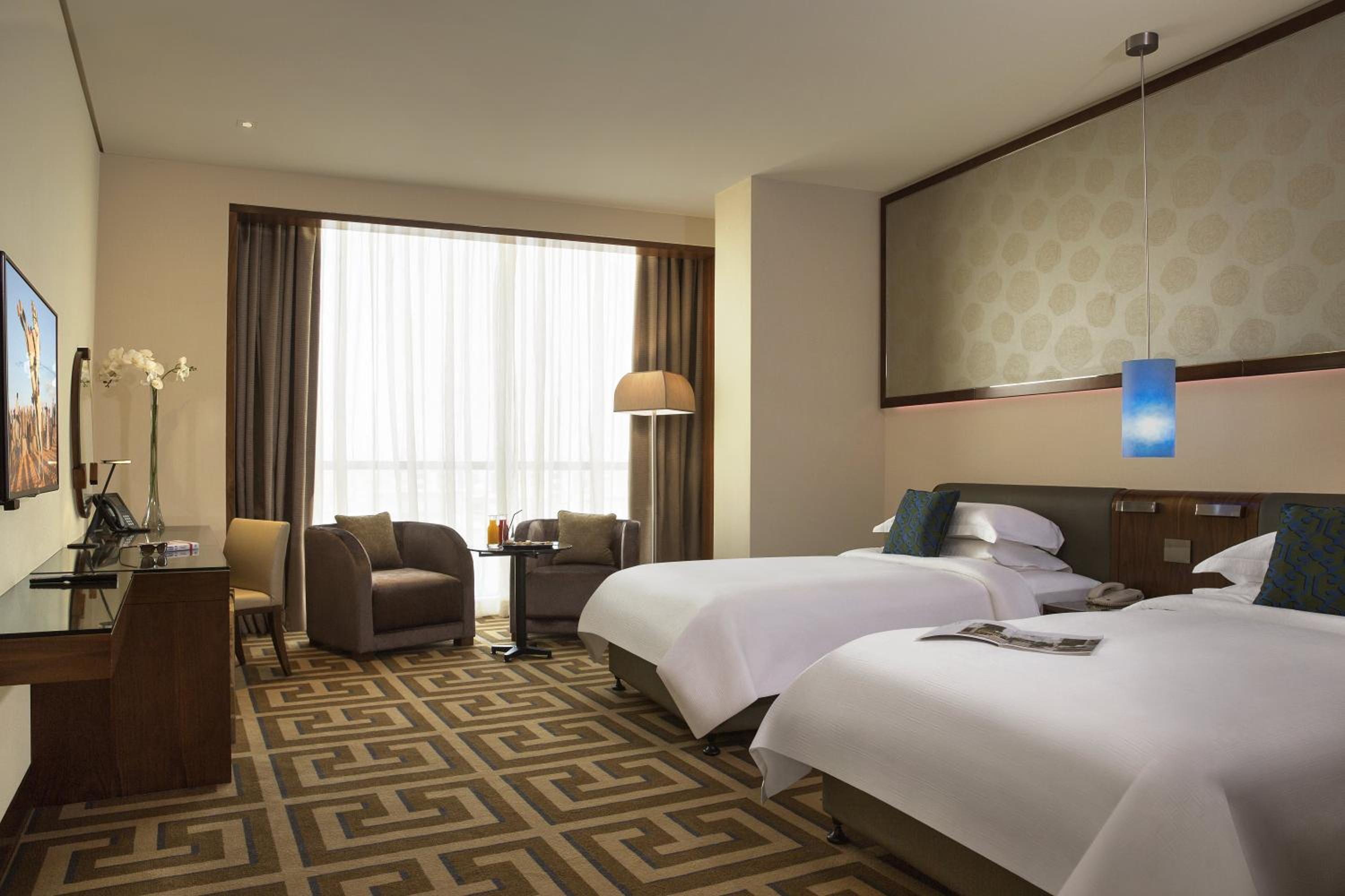 Spacious Guest Room - Twin Beds