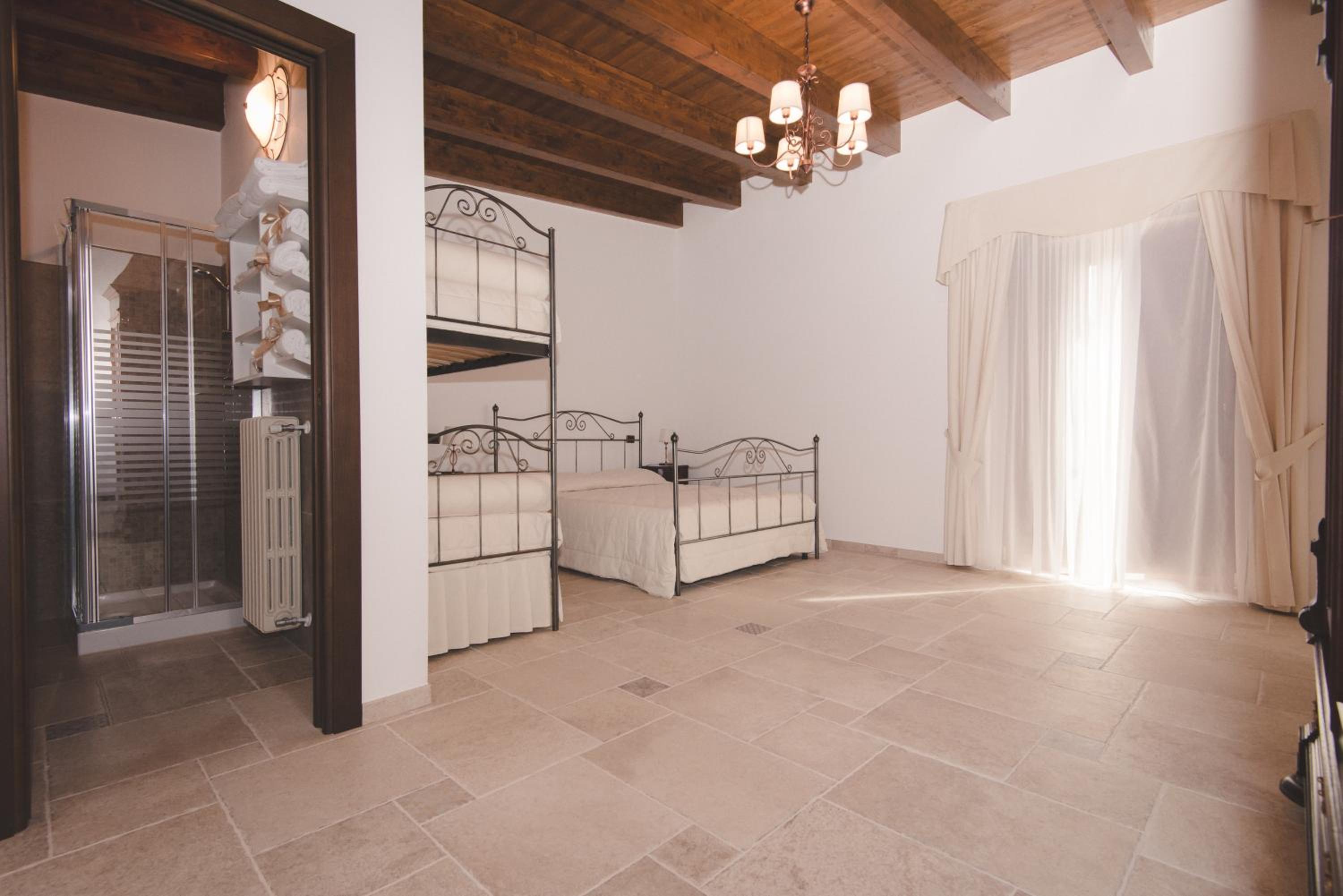 Large Double Or Twin Room photo 2
