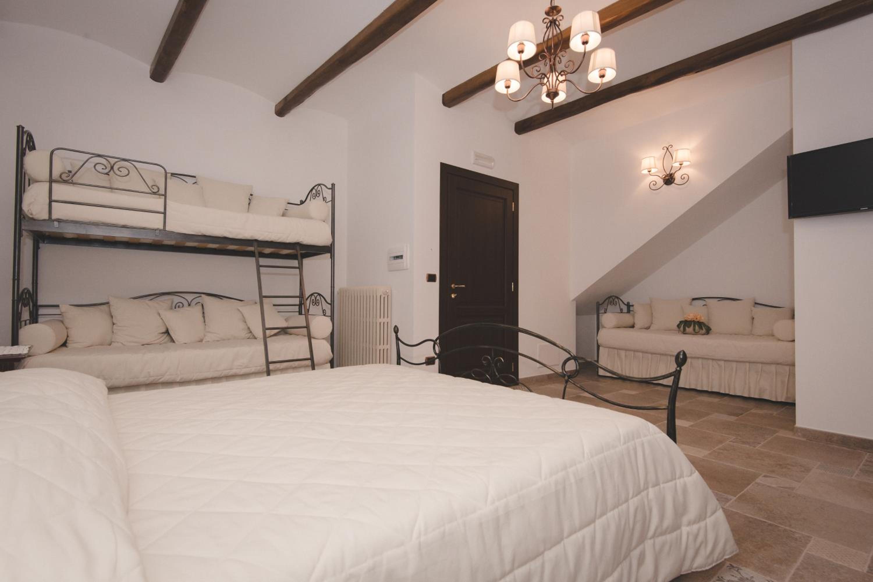 Large Double Or Twin Room photo 1