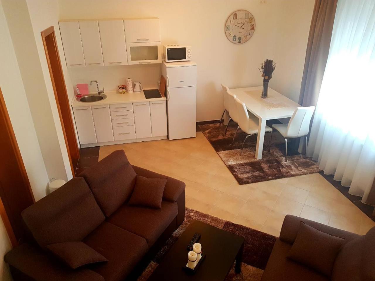 Apartment photo 2