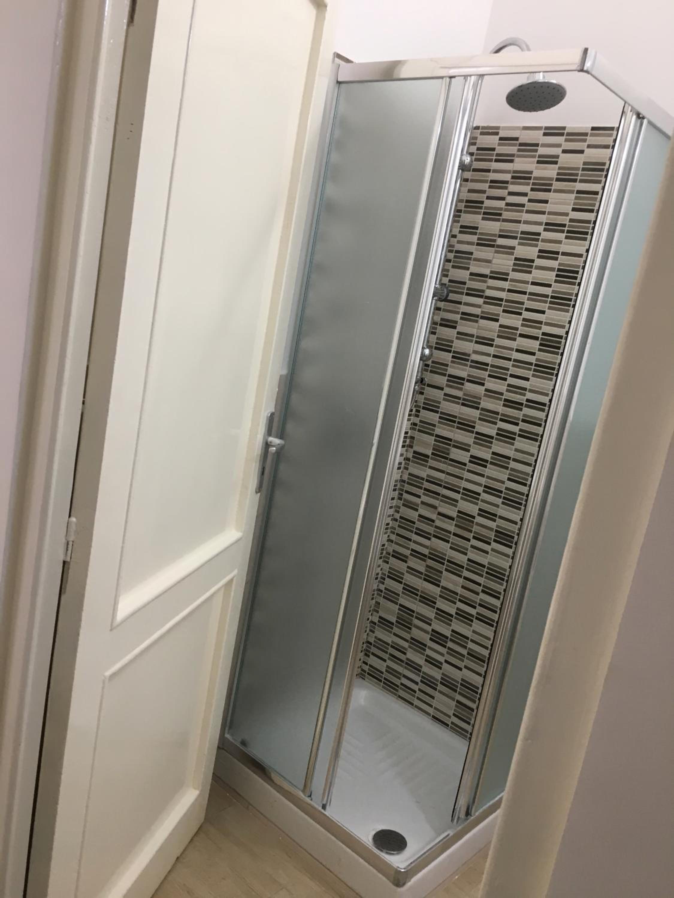 Double Room with Private External Bathroom - Photo 5