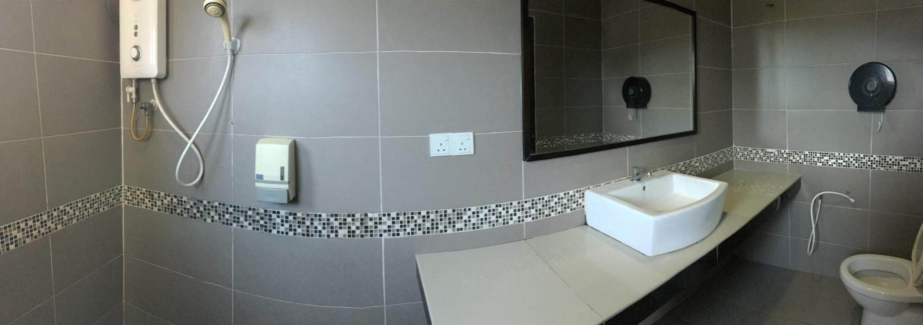 Family Room with Private Bathroom photo 3