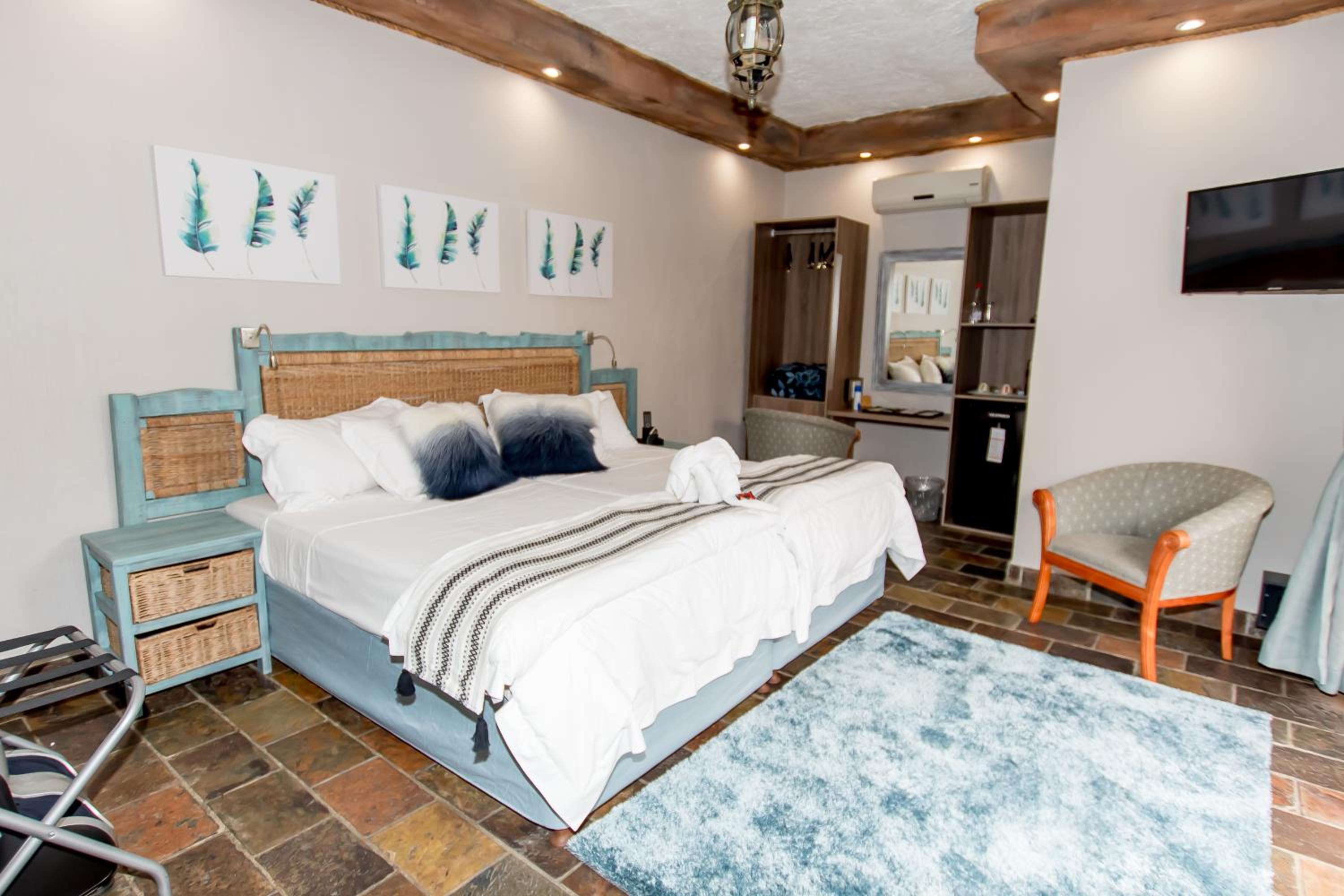 Standard Twin Room - Photo 1