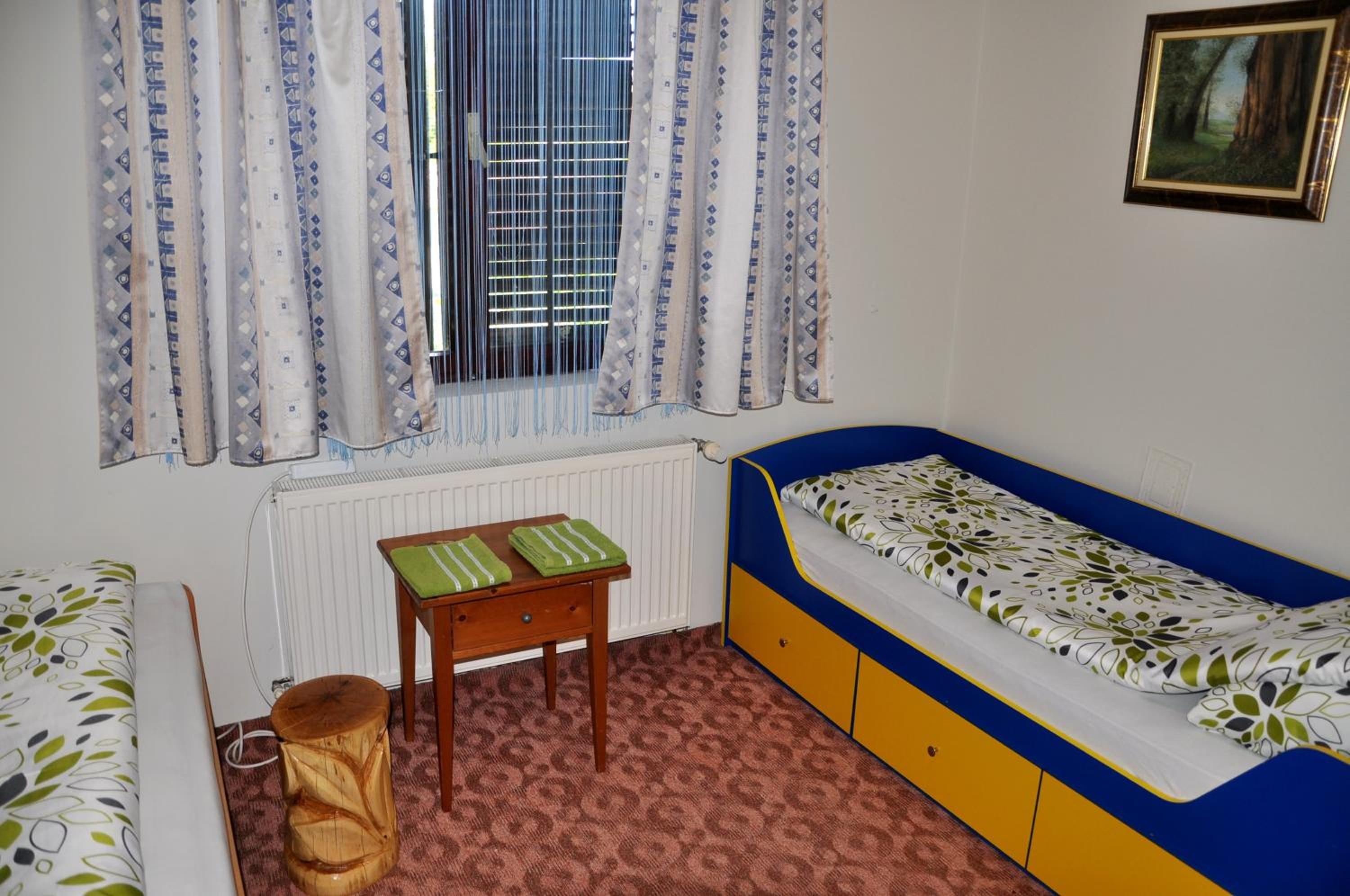 Twin Room with Shared Bathroom photo 2