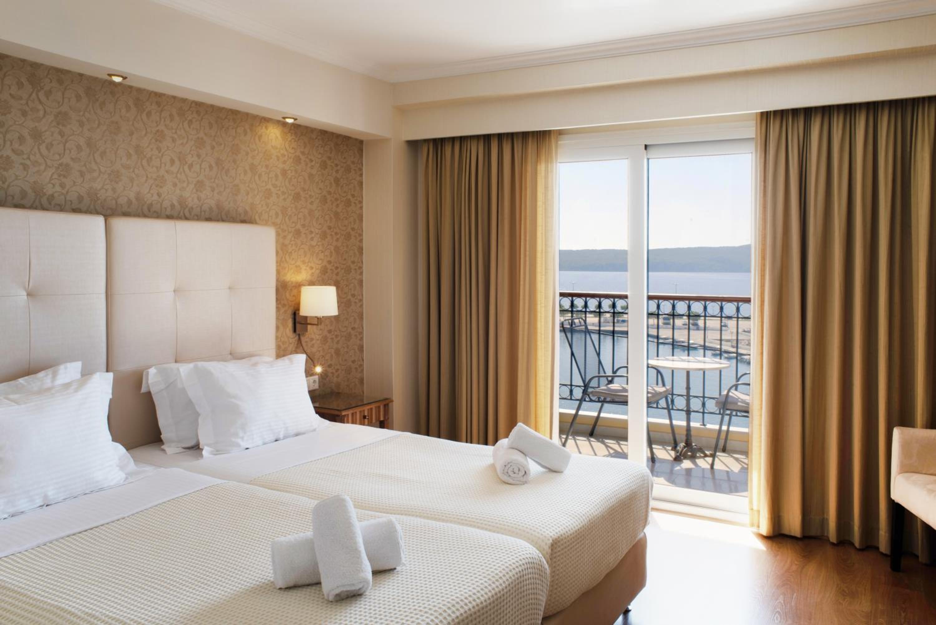 Deluxe Double or Twin Room photo 2