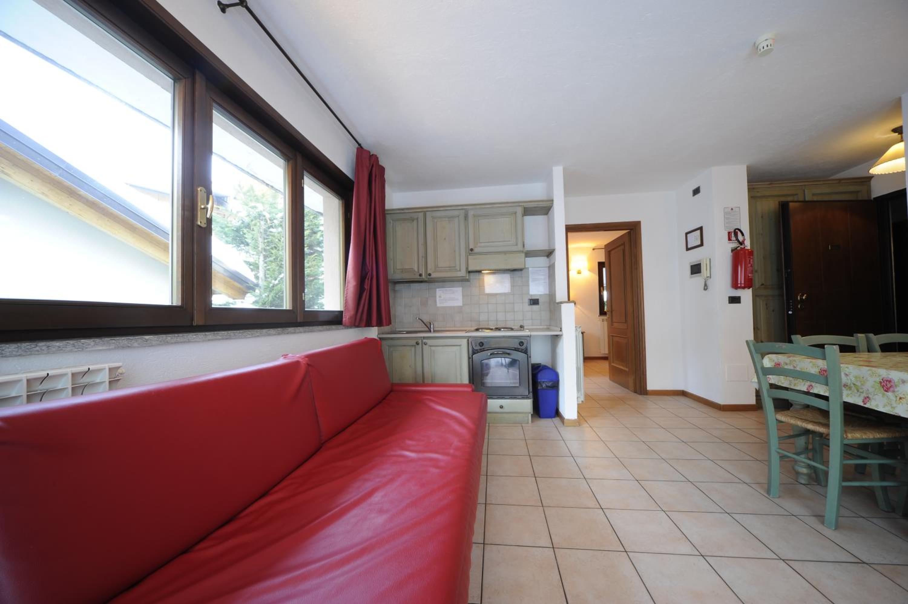 One-Bedroom Apartment - Photo 5