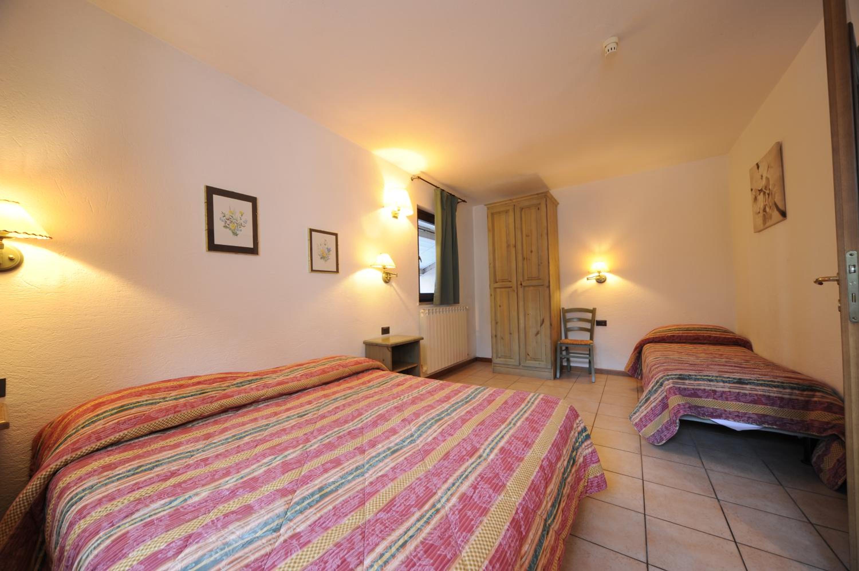 One-Bedroom Apartment - Photo 4