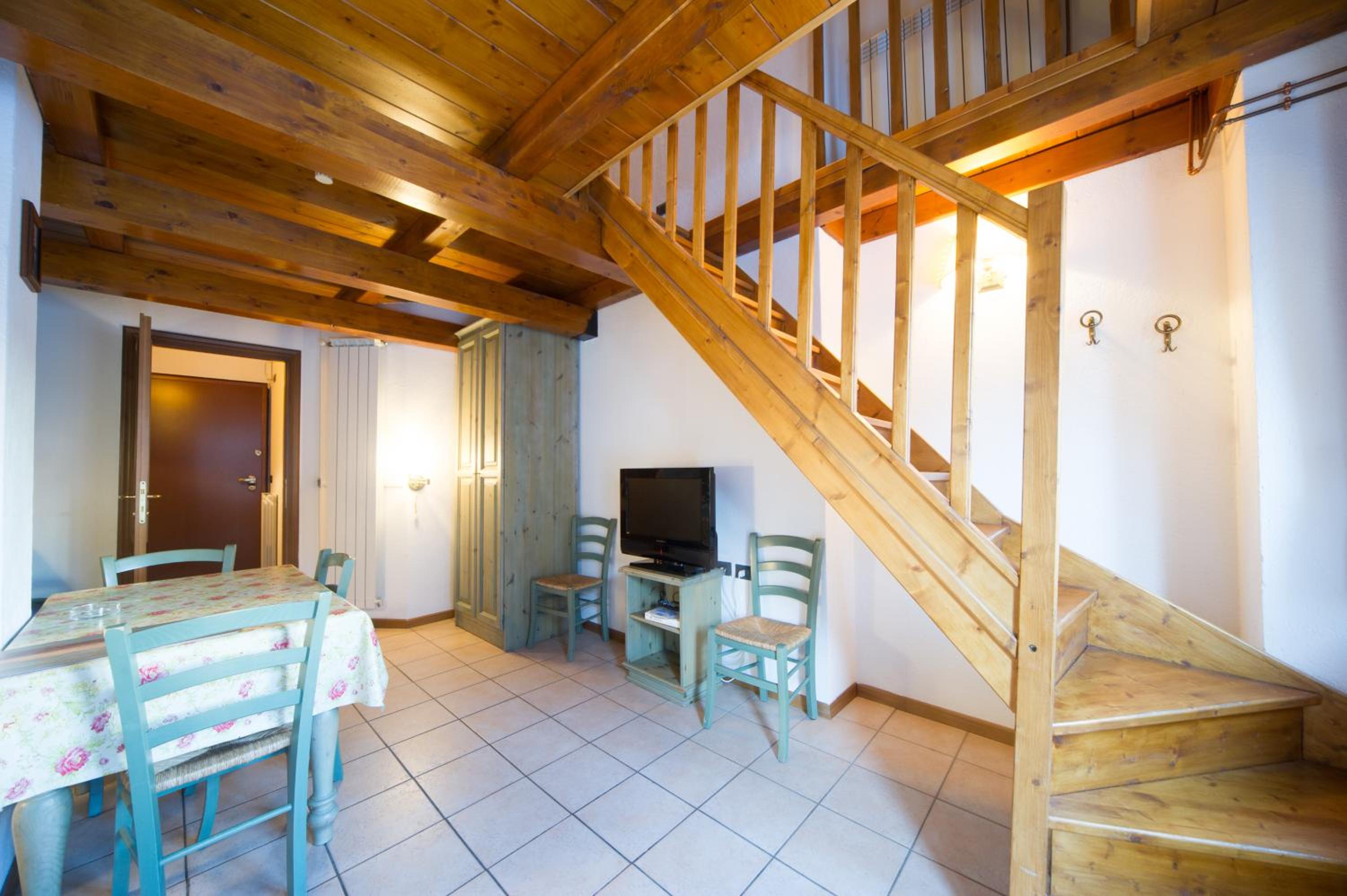 One-Bedroom Apartment - Photo 1