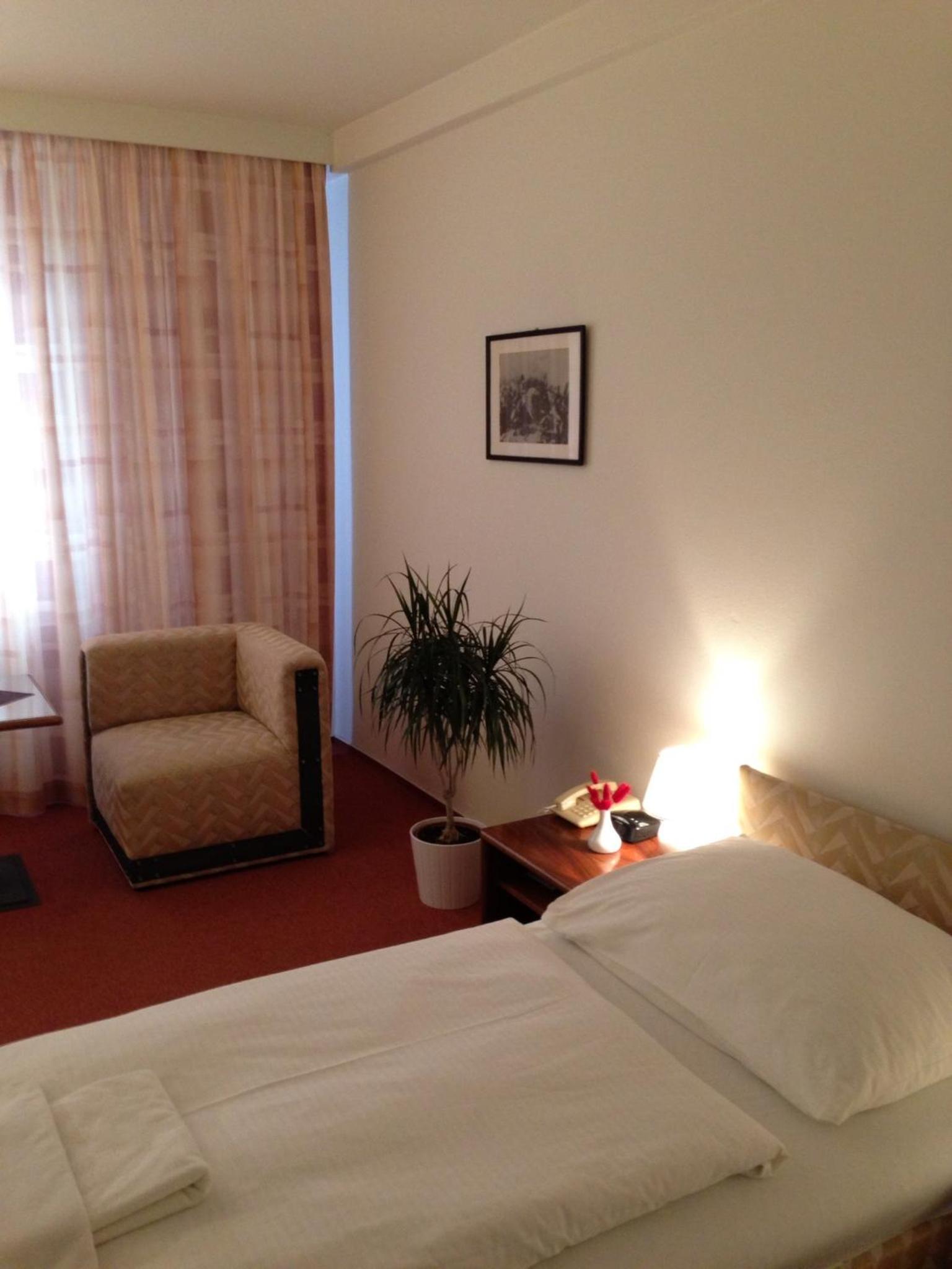 Single Room photo 3