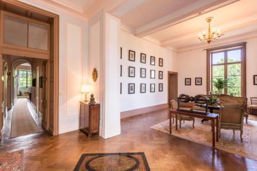 Executive Suite - Photo 6