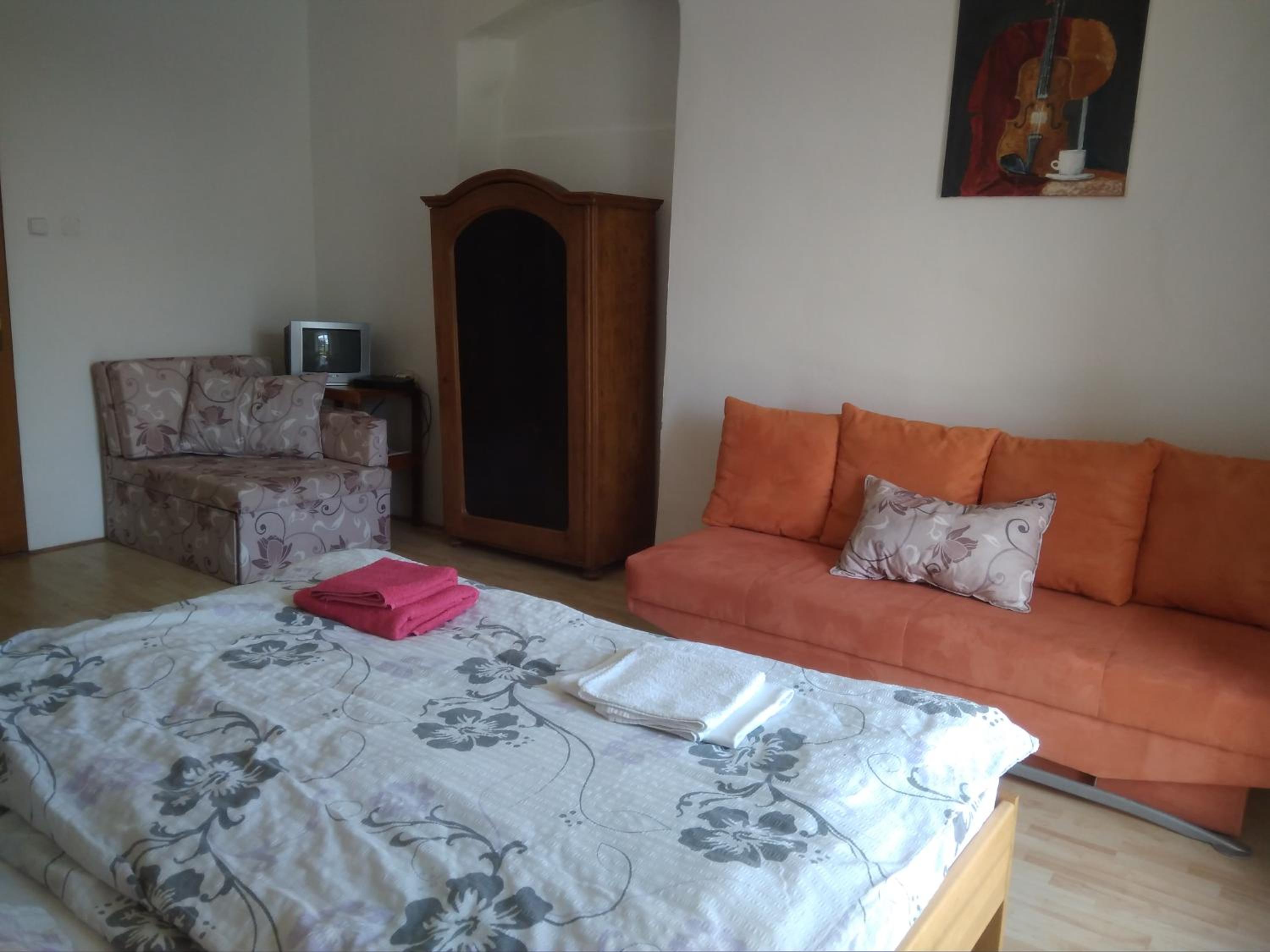 One-Bedroom Apartment (4 Adults) - Photo 2