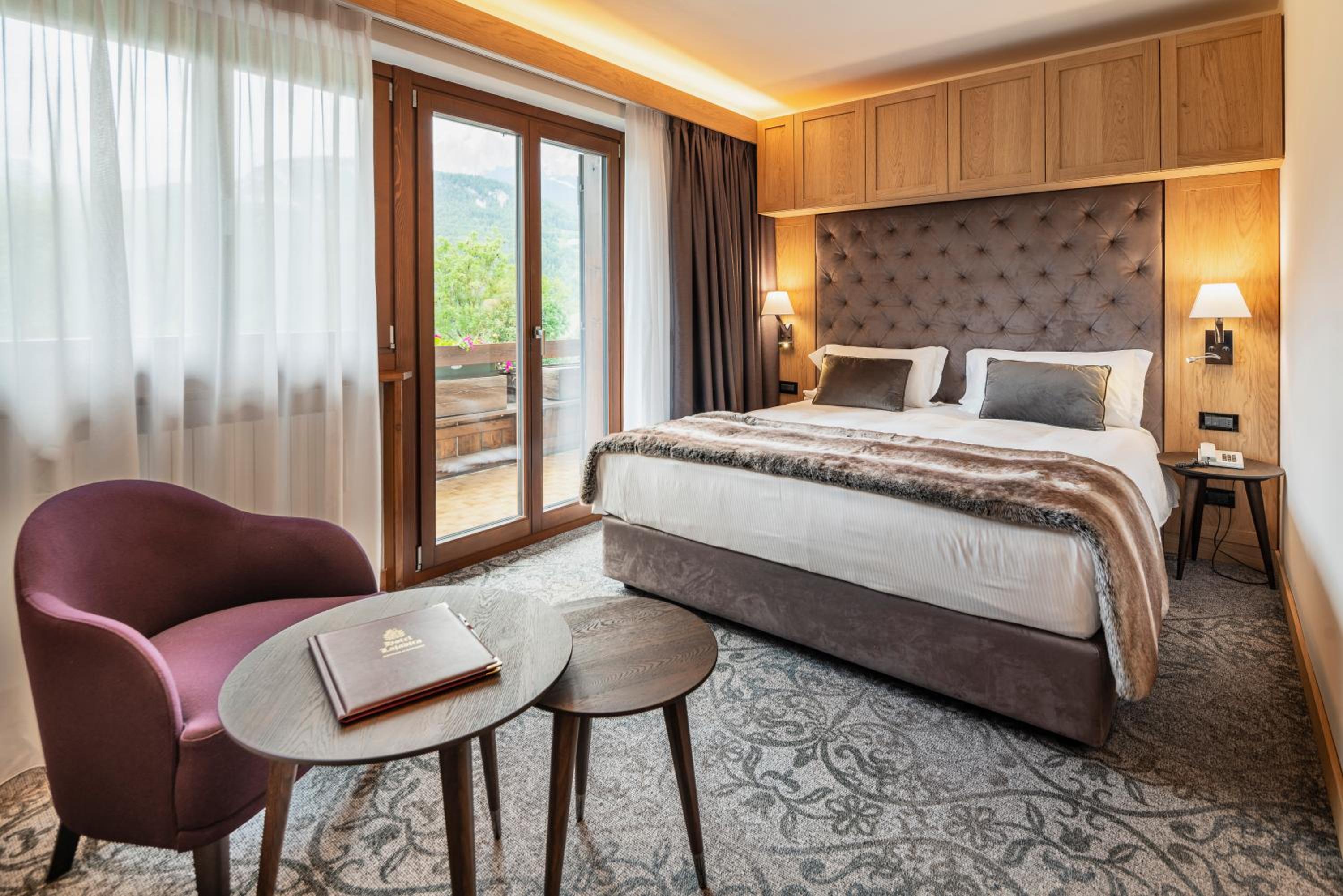 Premium Double Room with Balcony - Photo 5