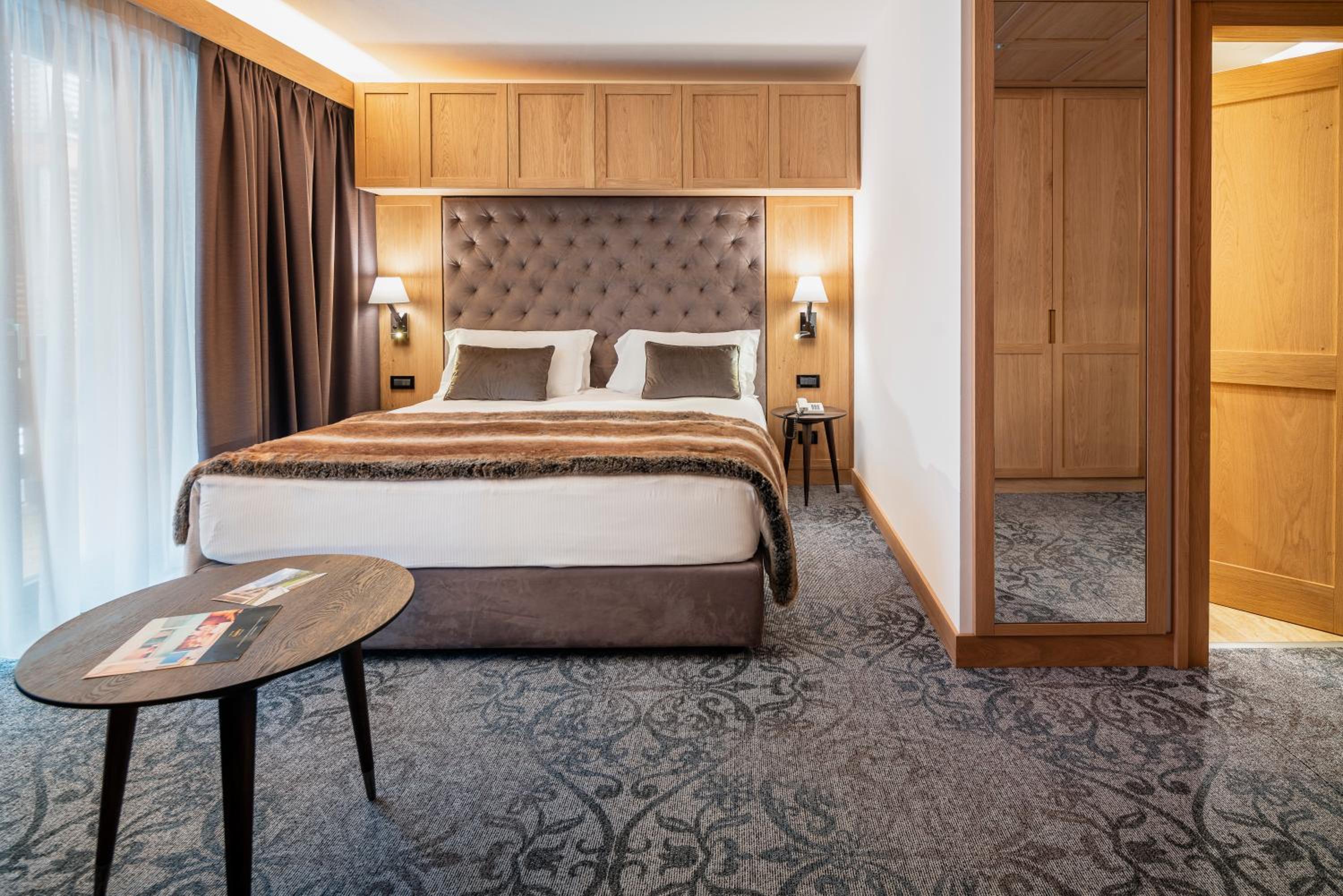 Premium Double Room with Balcony - Photo 4