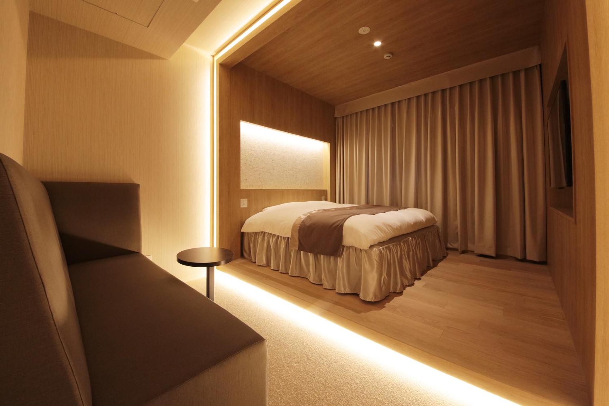 Suite with Private Pool - Non-Smoking thumbnail 5