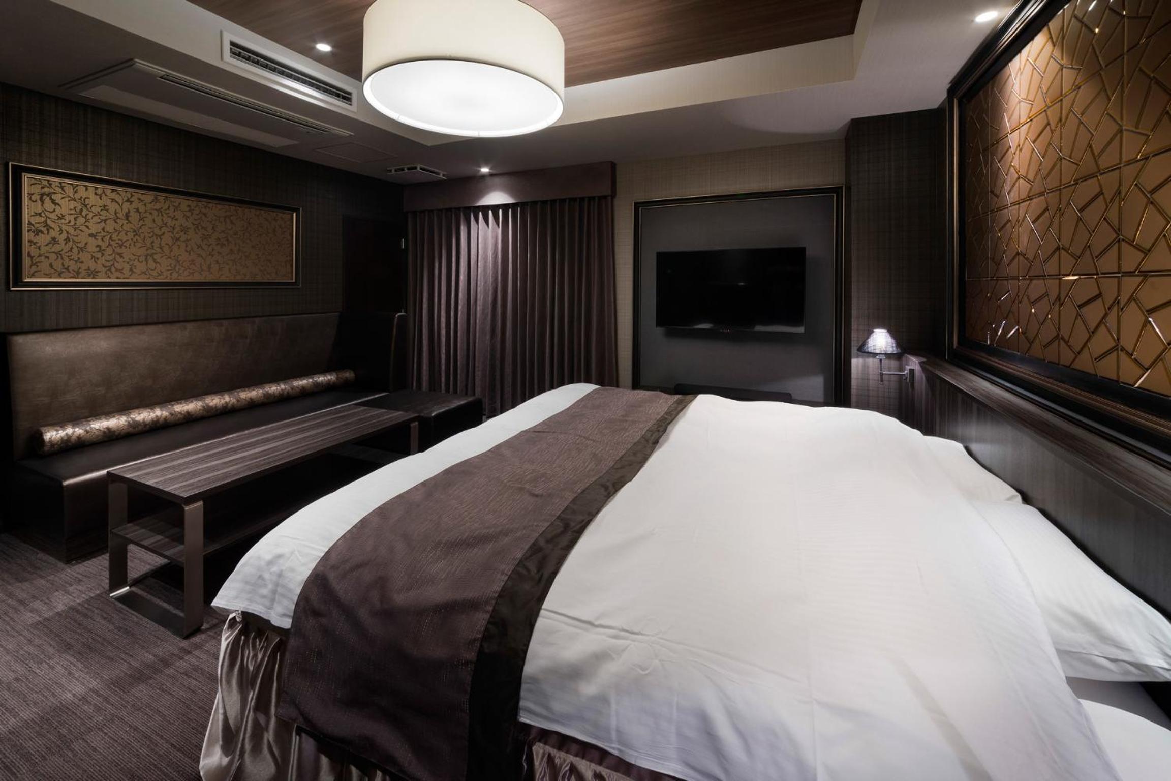 Superior King Room - Non-Smoking - Photo 5